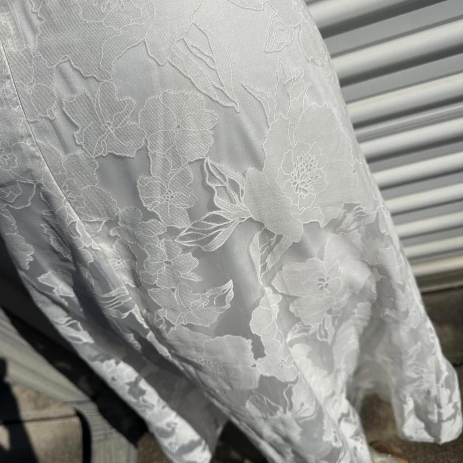 Lululemon White lace midi skirt#cottagecore lulus Size 28" / US 6 / IT 42 - 3 Thumbnail