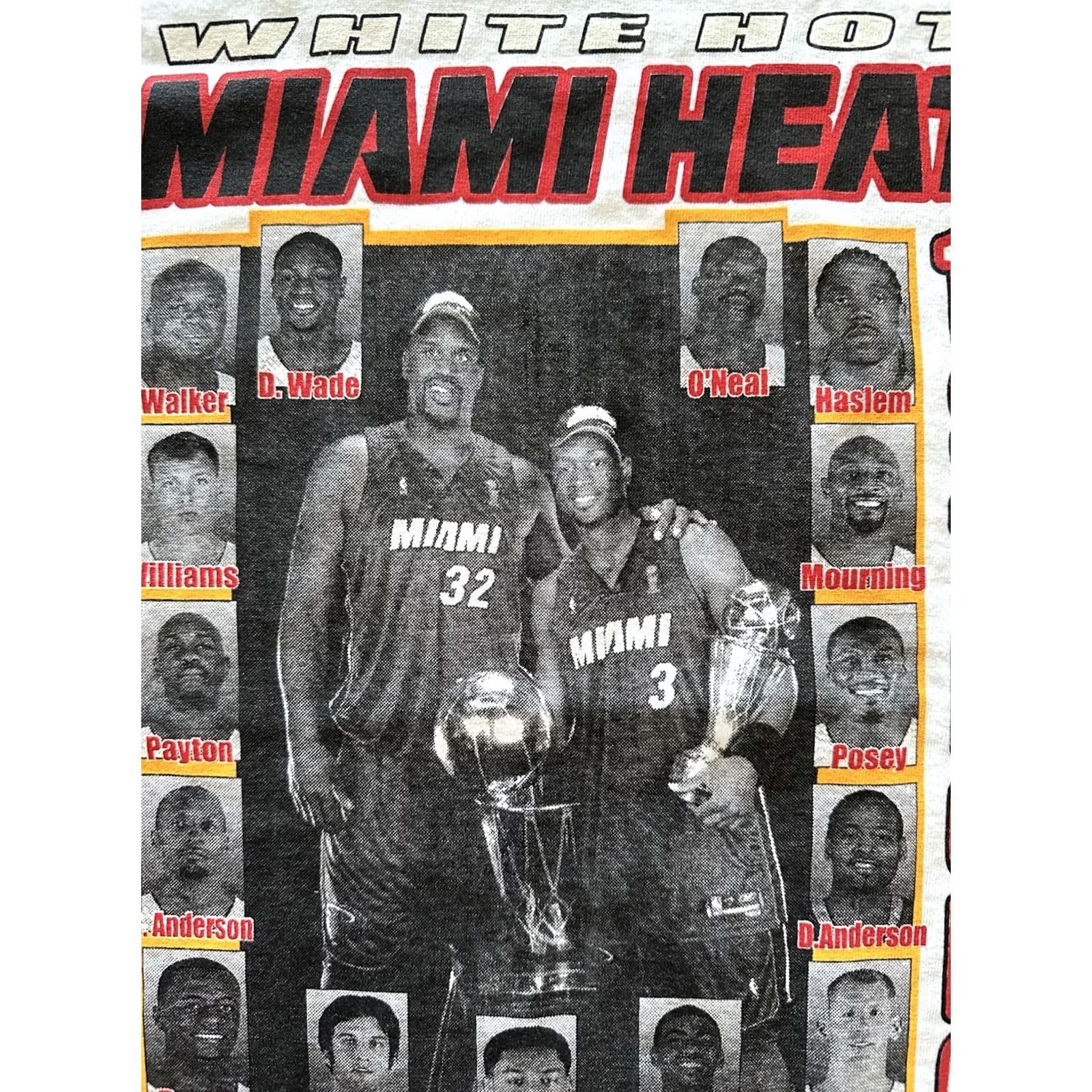 Gildan VINTAGE Miami Heat 2006 NBA Championship Roster Graphic Tee Mens Large NWOT Size US L / EU 52-54 / 3 - 3 Thumbnail