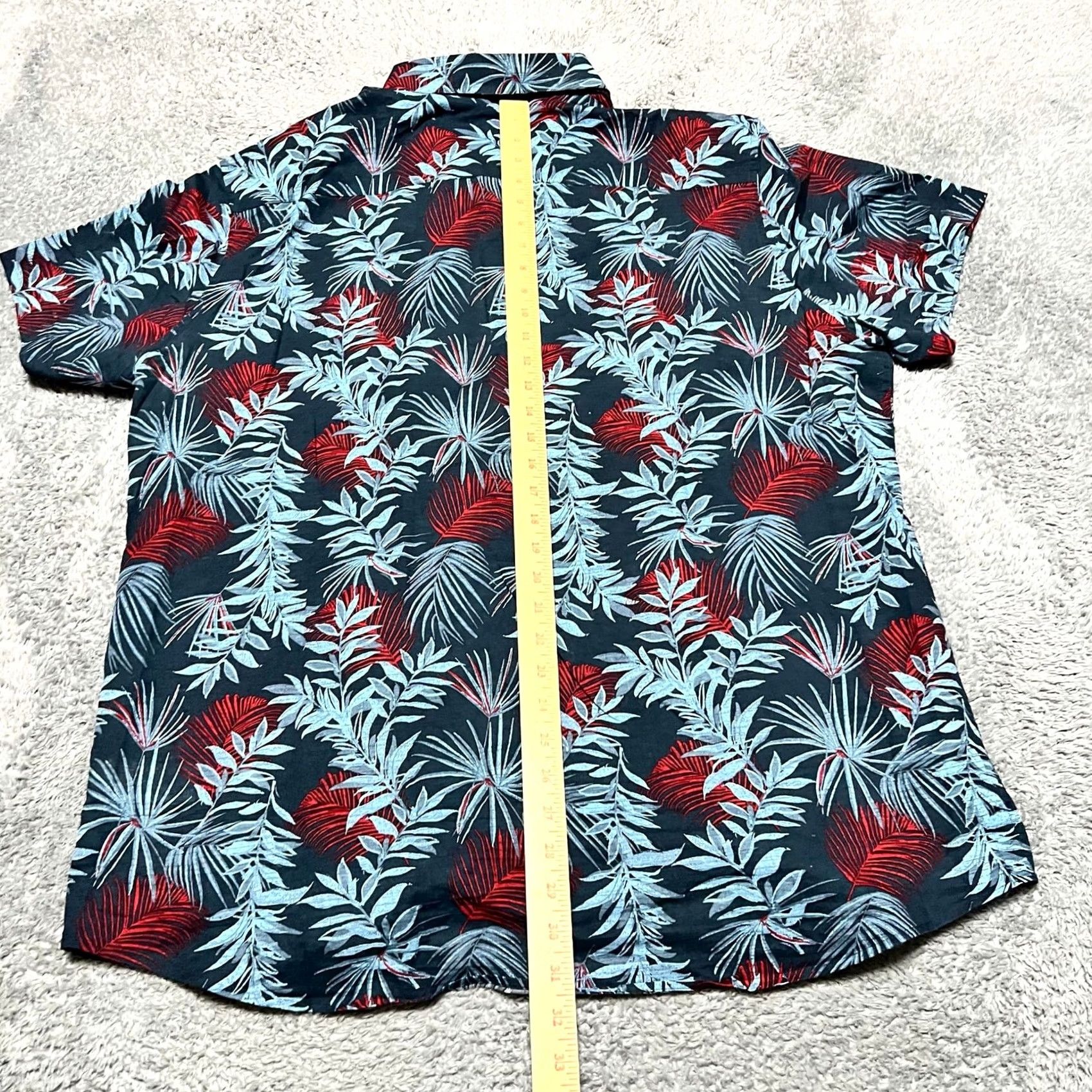 TravisMathew Travis Mathew Shirt Mens XXL Blue Floral Hawaiian Short Sleeve Button RWB Shirt (No further title due to constraint) Size US XXL / EU 58 / 5 - 5 Thumbnail