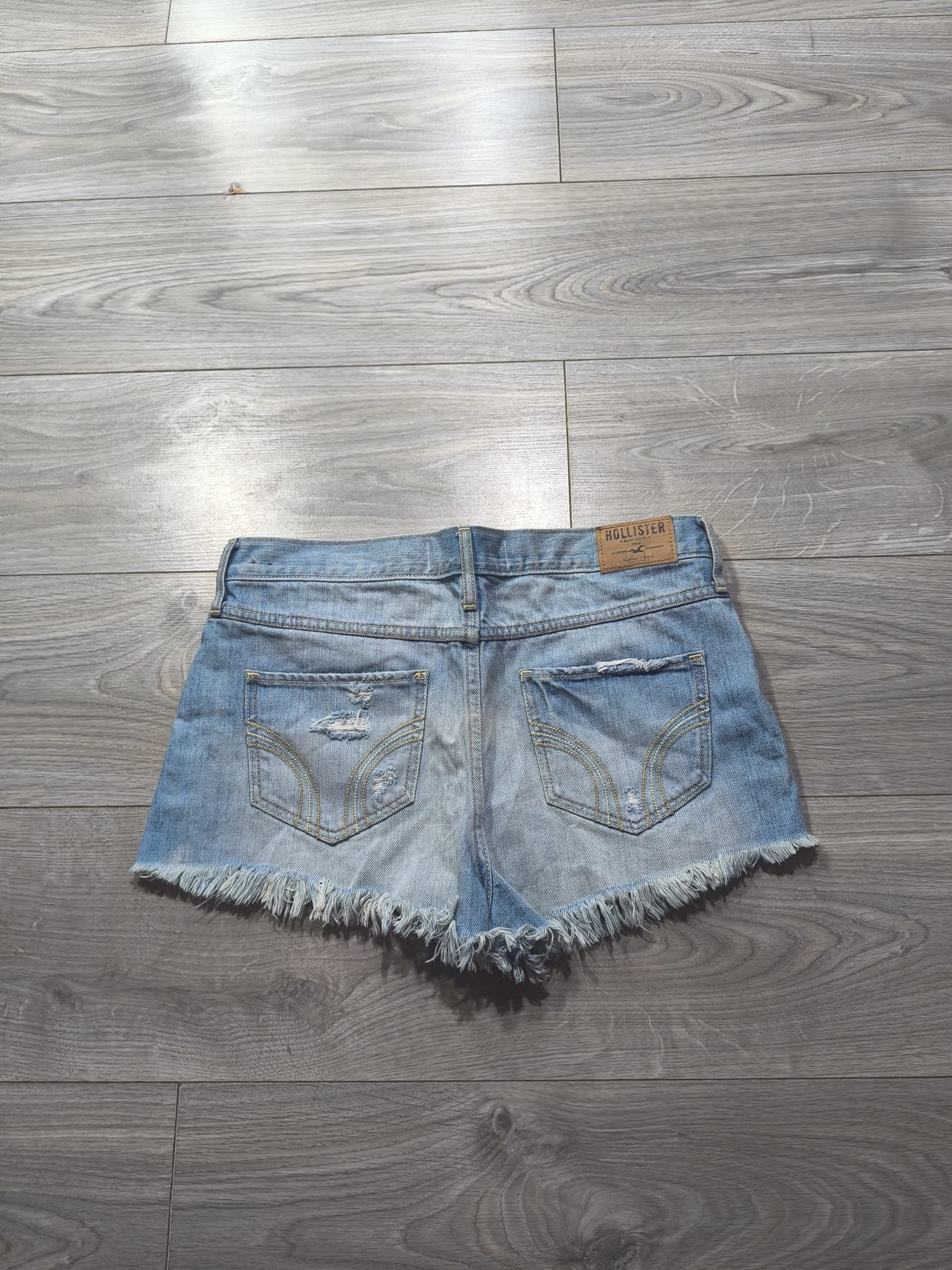 Hollister hollister y2k baddie denim shorts Size 31" - 4 Thumbnail