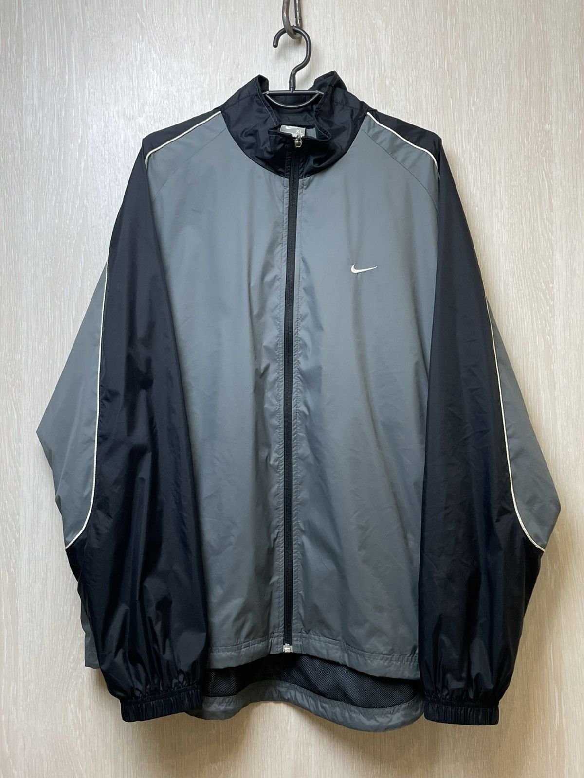 Nike vintage Nike black and gray windbreaker track jacket Size US XL / EU 56 / 4 - 2 Thumbnail