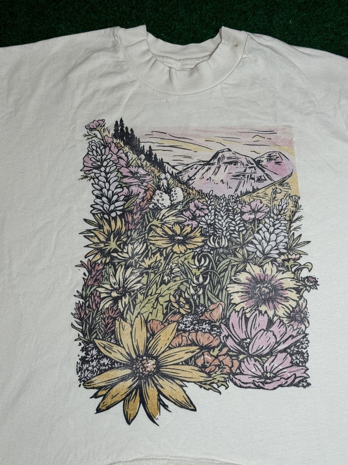 Vintage Vintage 90s Wildflower Meadow Moutain Nature T Shirt Size L / US 10 / IT 46 - 2 Thumbnail