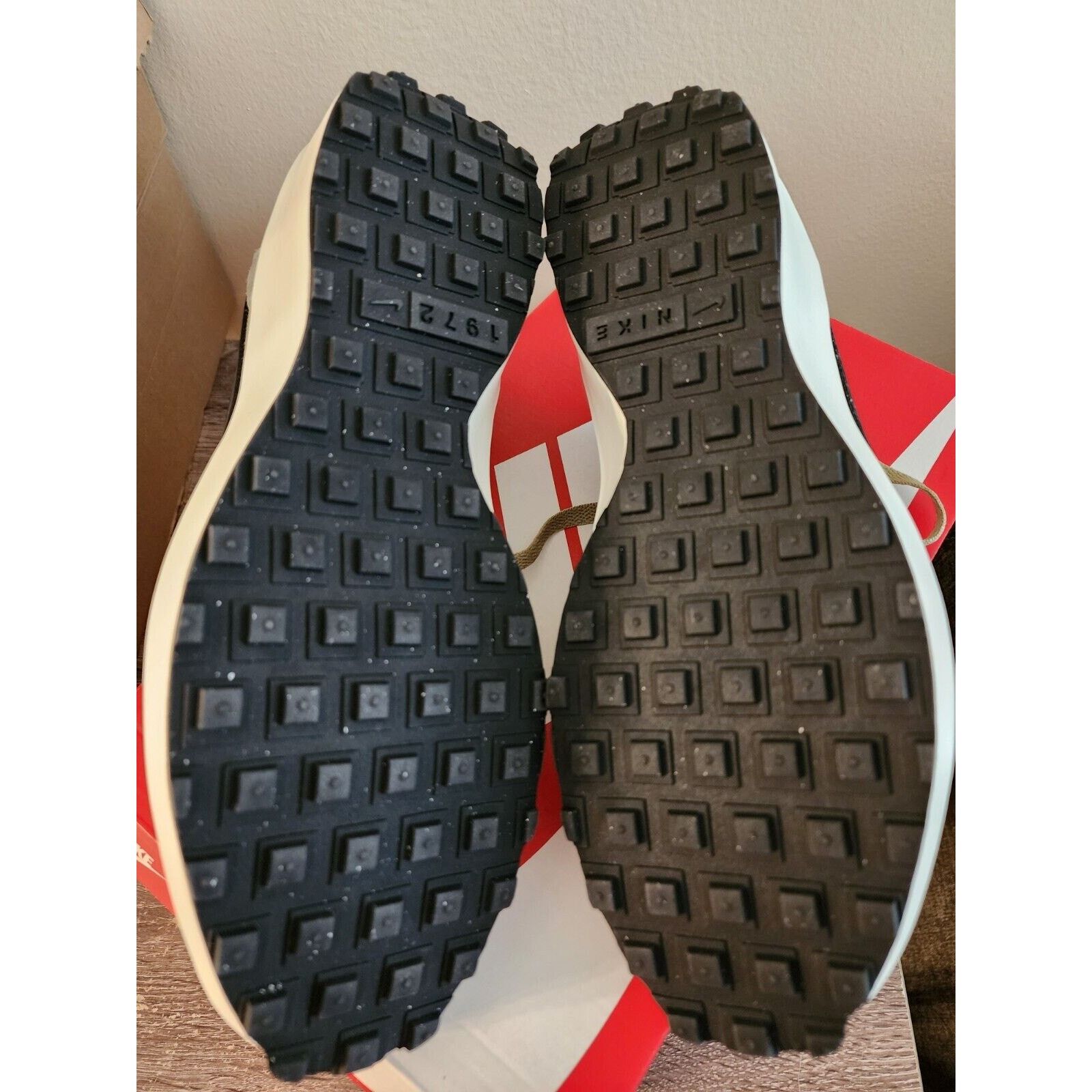 Nike Nike Waffle Debut SE Men’s Size 9.5 Olive Green FJ4196-200 Size US 9.5 / EU 42-43 - 5 Thumbnail