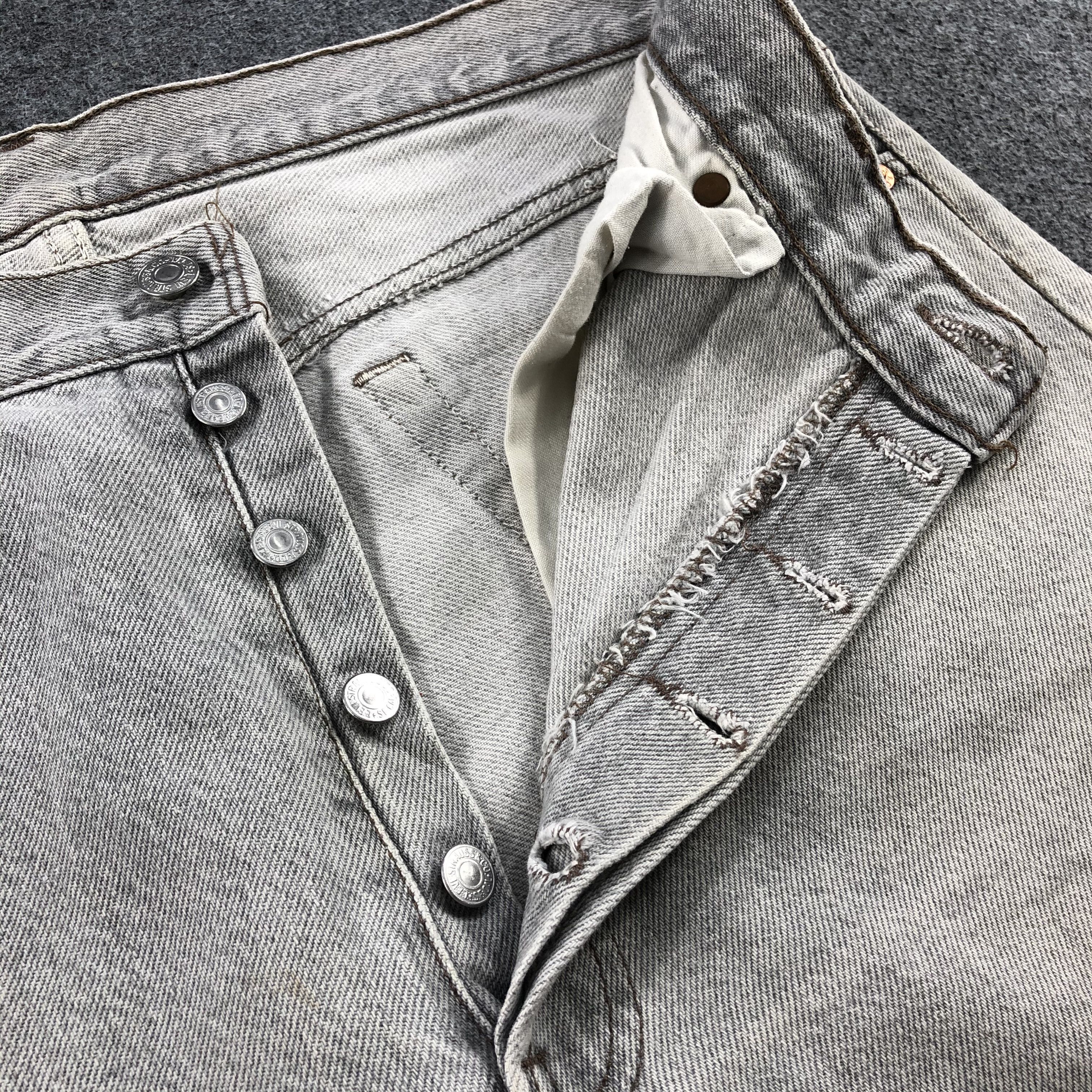 Levi's Vintage 90s Light Wash Ripped Levis 501 Jeans-J1644 Size US 35 - 8 Thumbnail