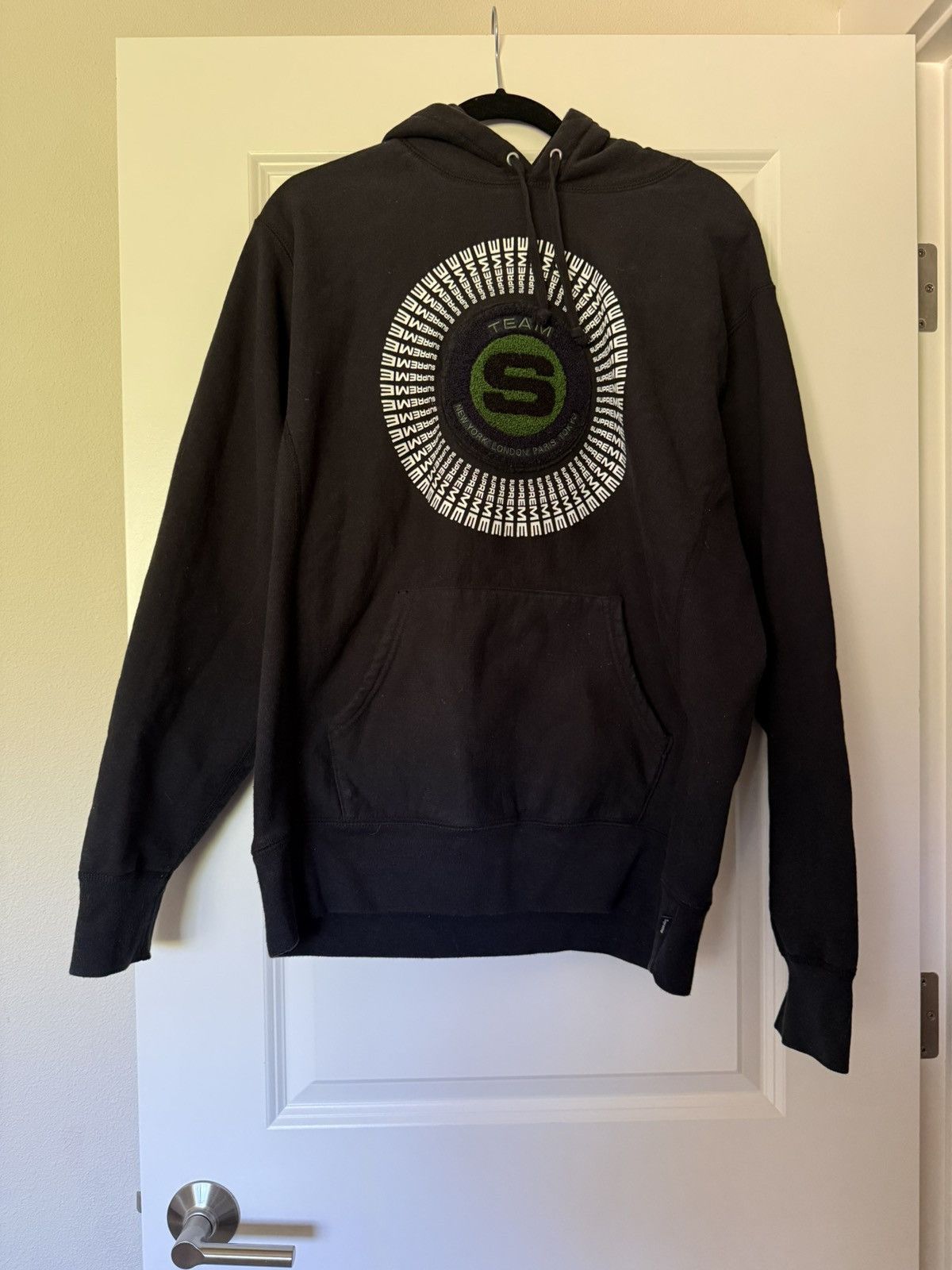 Supreme Team Supreme Chenille Appliqué Circle Hooded Sweatshirt Size US L / EU 52-54 / 3 - 3 Thumbnail