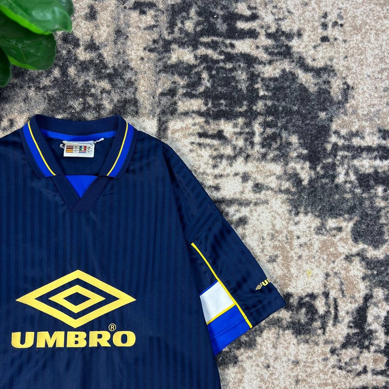 Umbro Umbro Vintage Y2K Big Logo Jersey Polo T-Shirt Size US XL / EU 56 / 4 - 2 Thumbnail