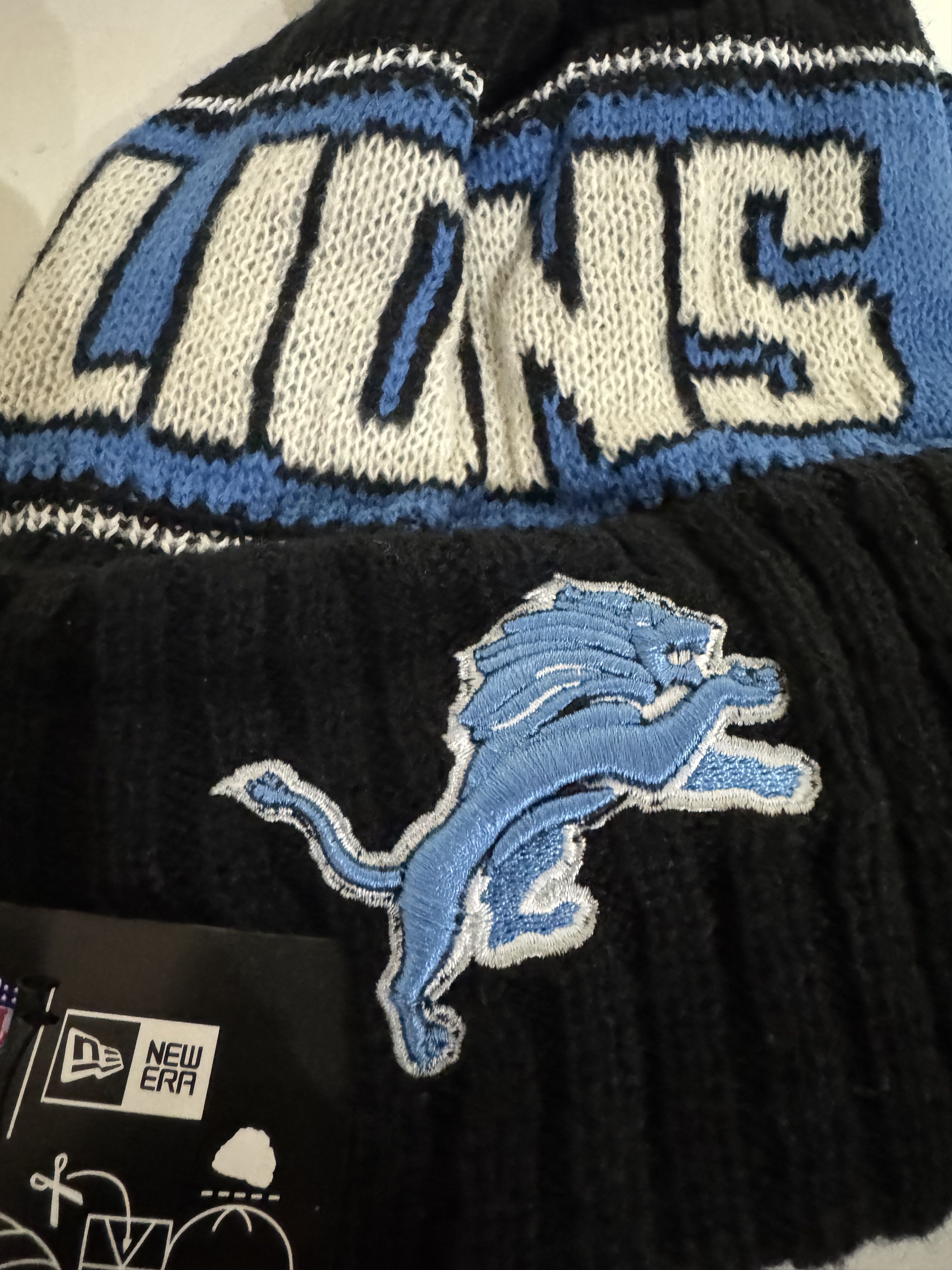 New Era NFL Detroit Lions Beanie Cuffed BLACK KNIT POMPOM Size ONE SIZE - 2 Thumbnail