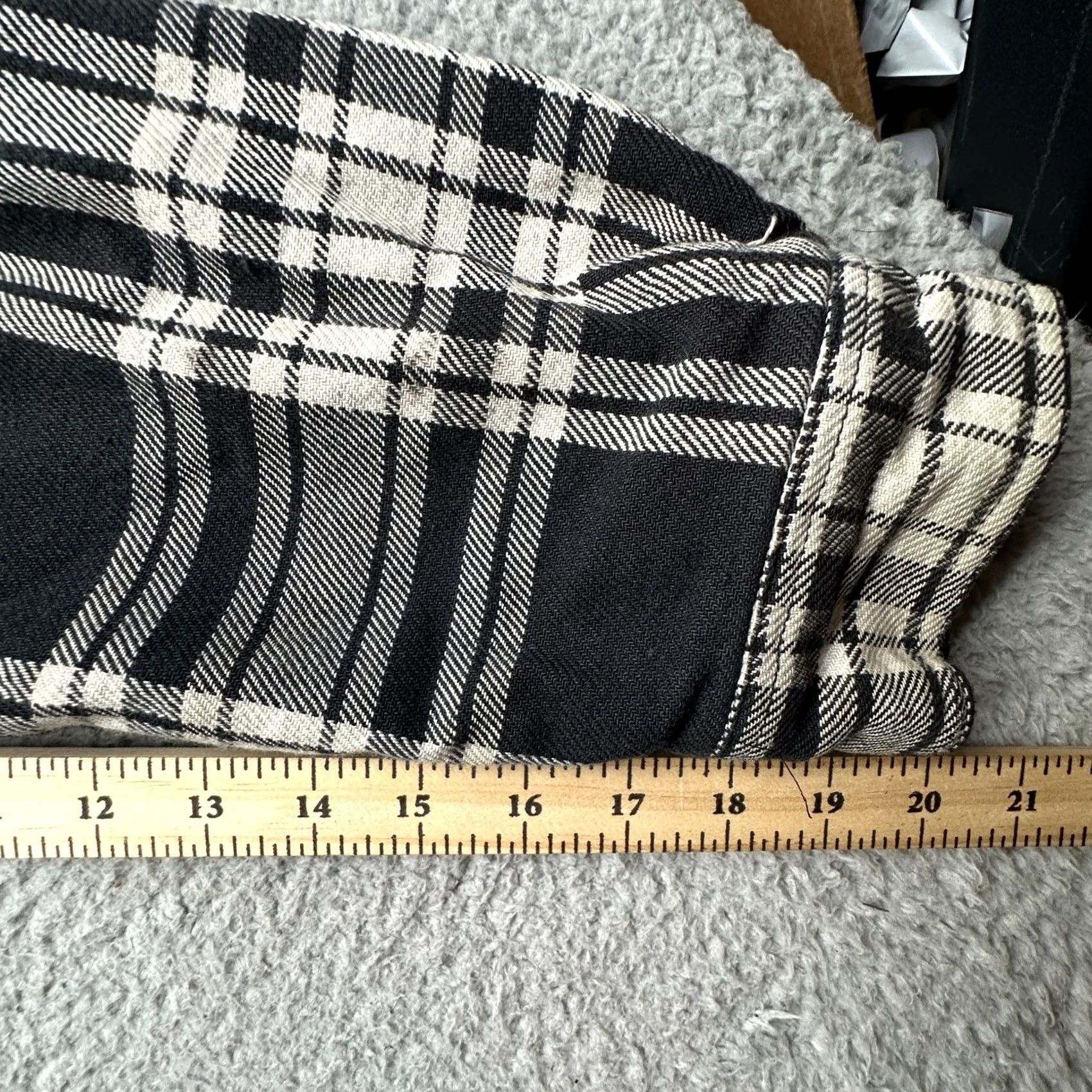 Duluth Trading Company Duluth Trading Co Button-Up Shirt Mens Large Long Sleeve Plaid Black White Pockets Lined Flannel Fleece Size US L / EU 52-54 / 3 - 5 Thumbnail