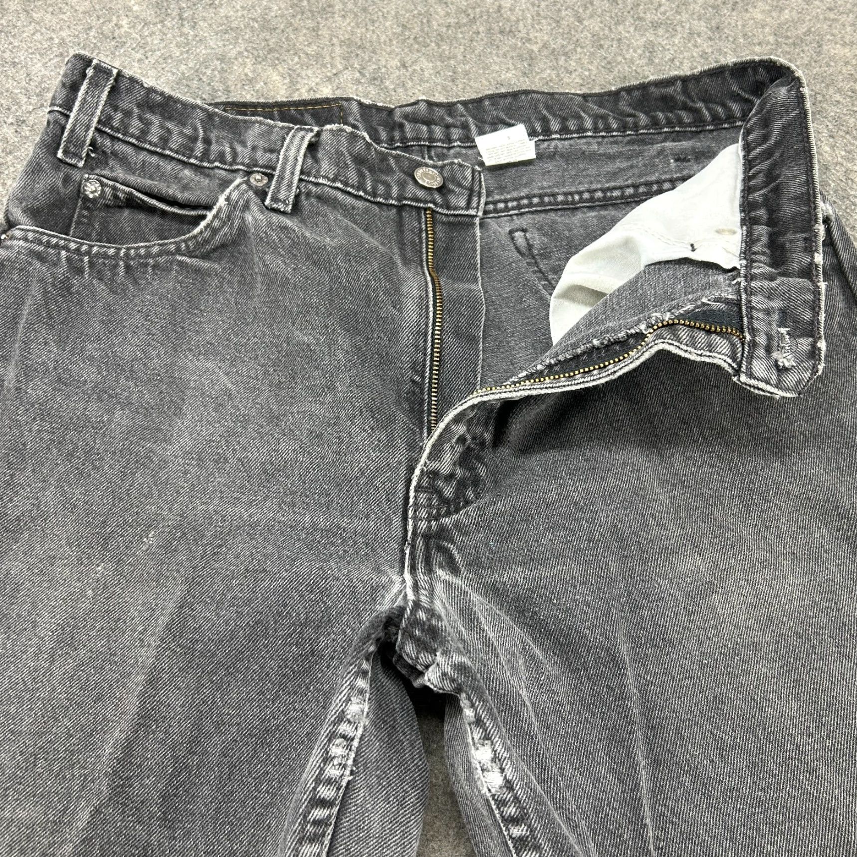 Levi's VINTAGE Levi's 550 Jeans Men 34x32 Black Relaxed Tapered Distressed 90s Jeans Size US 34 / EU 50 - 2 Thumbnail