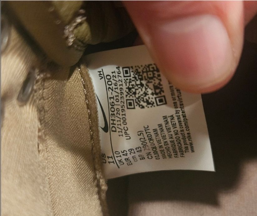 Nike Undefeated dunks canteen Size US 11 / EU 44 - 8 Thumbnail