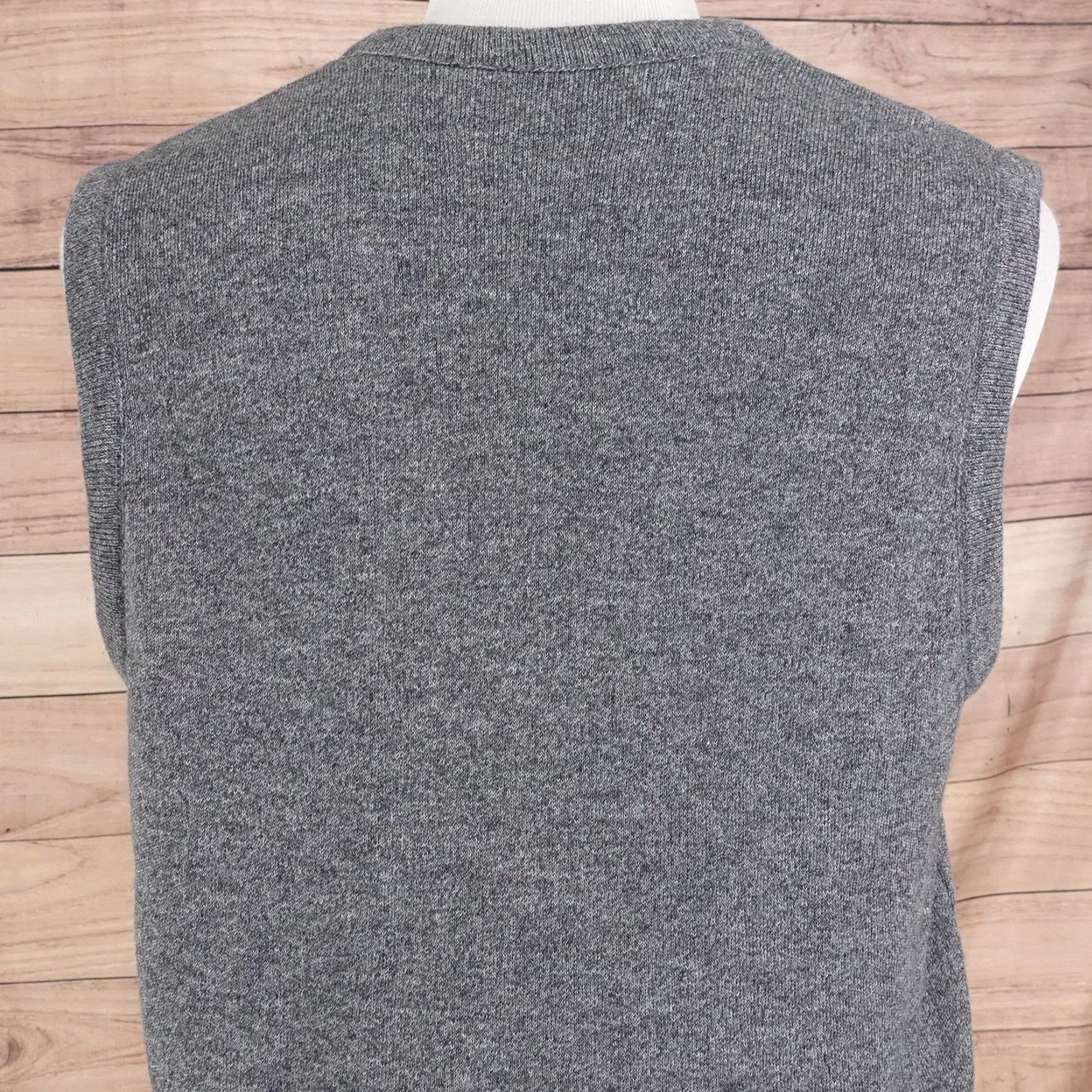 Jantzen VINTAGE Jantzen Sweater Vest Mens Large Gray V Neck Pullover Made In USA Size US L / EU 52-54 / 3 - 5 Thumbnail