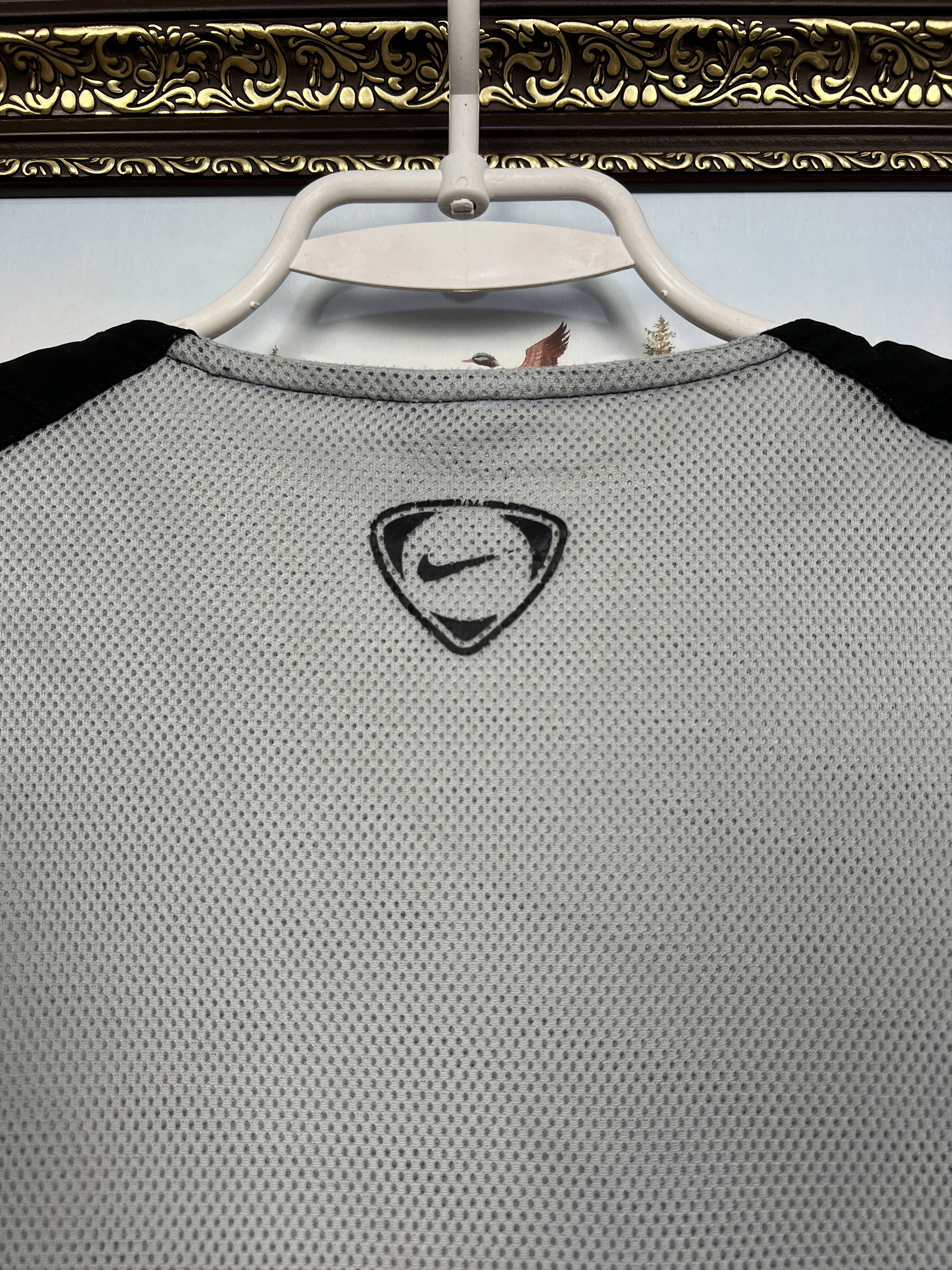 Nike Vintage Nike Manchester United Vodafone Train Vest Size US M / EU 48-50 / 2 - 14 Thumbnail