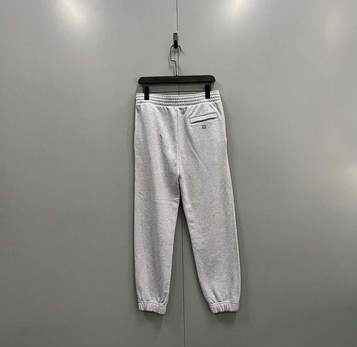 Givenchy Givenchy Light Grey Embroidered Logo Sweatpants J41 Size US 36 / EU 52 - 2 Thumbnail