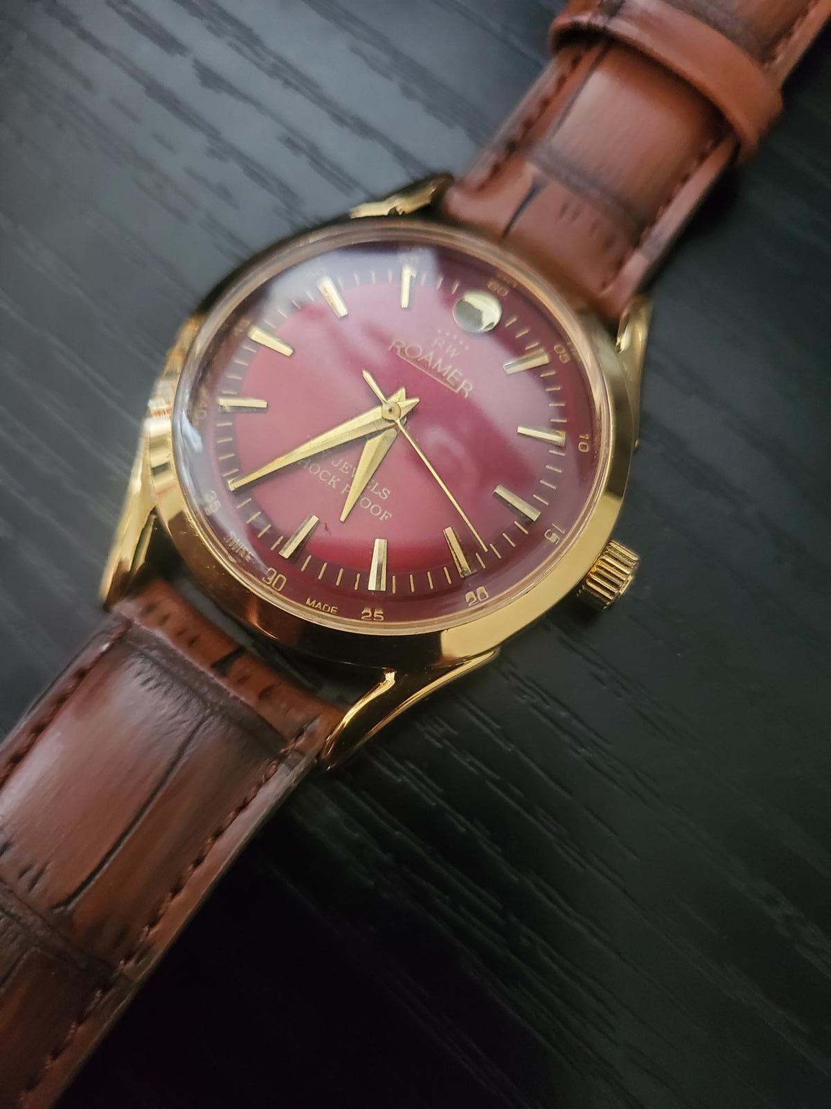image of Roamers Nos Roamer Am017 Mechanical Men's Vintage Swiss Watch in Red