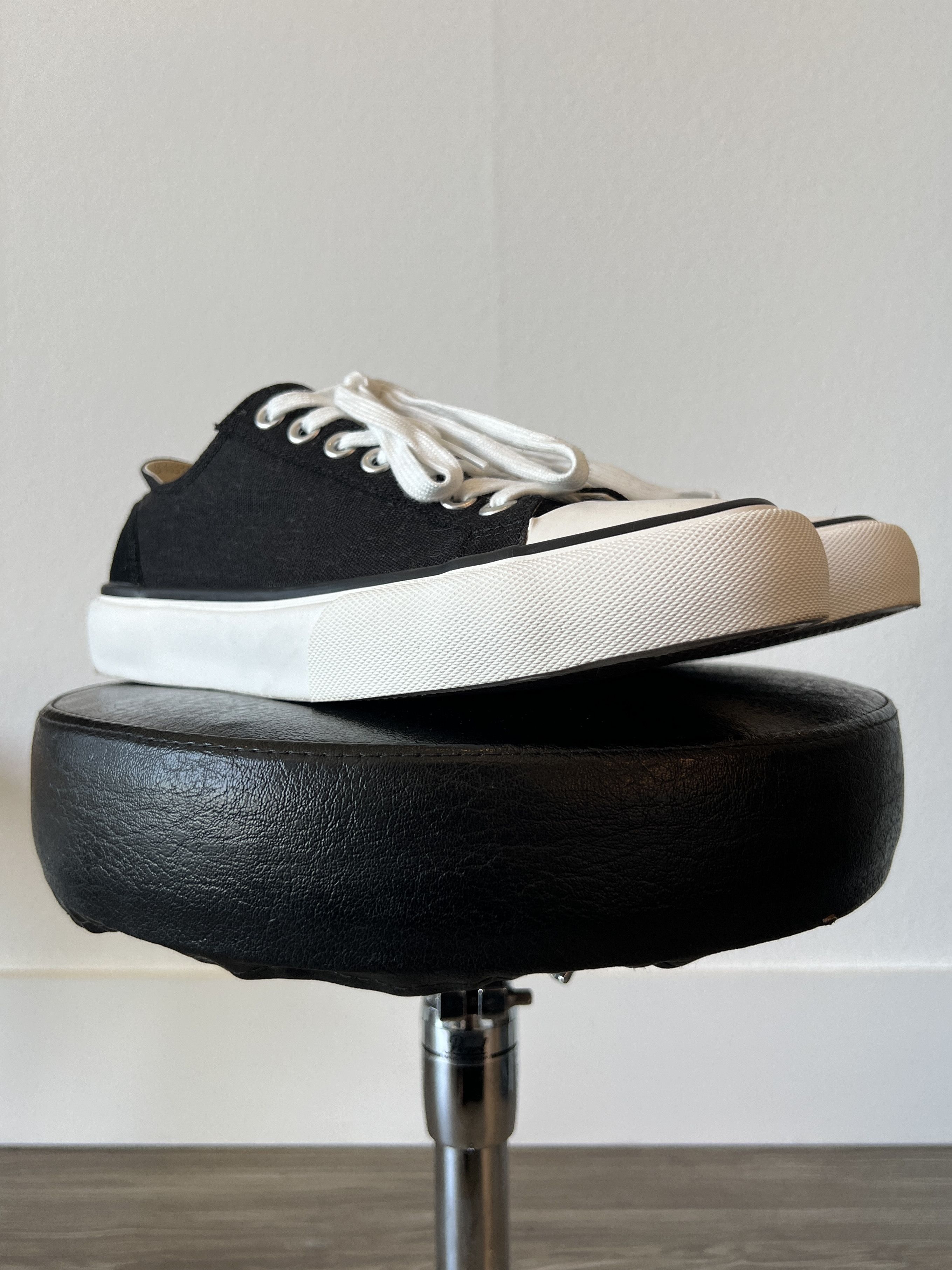 Article No. Article No. 1007 Low Top Sneakers Size US 7.5 / EU 40-41 - 4 Thumbnail