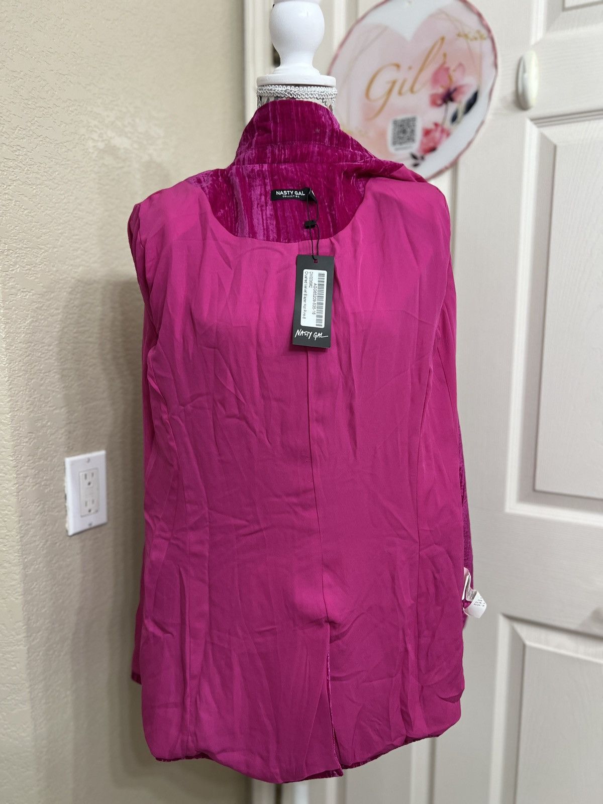 Nasty Gal Nasty Gal Hot Pink Velvet Blazer size 4 Size S / US 4 / IT 40 - 6 Thumbnail