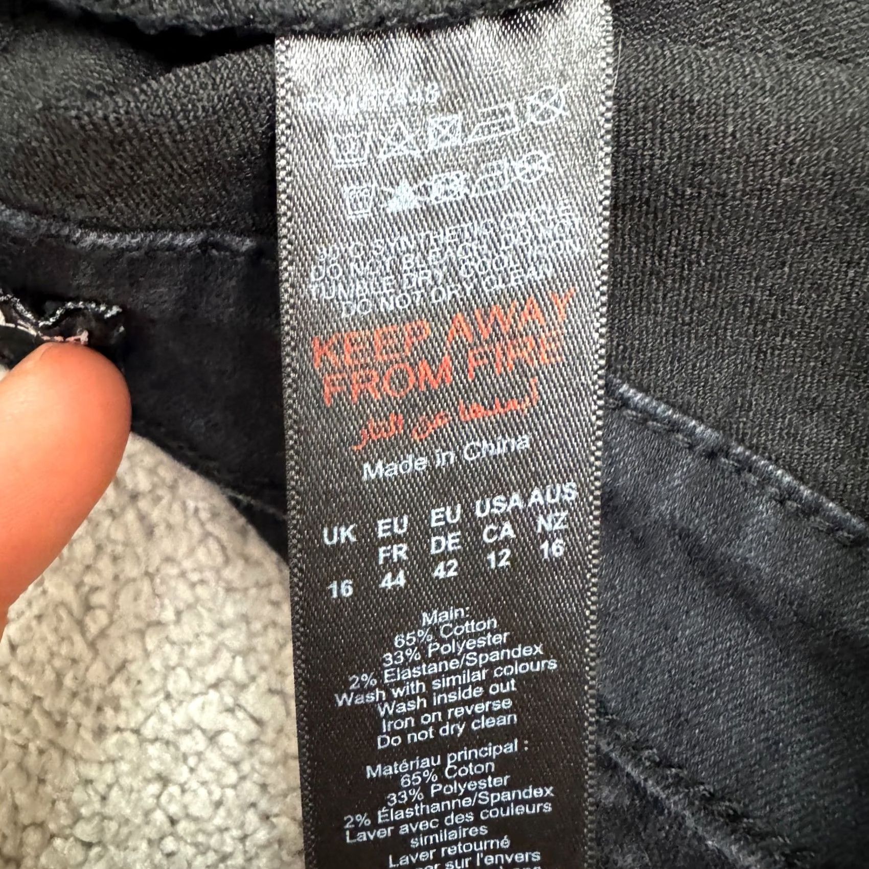 PrettyLittleThing Prettylittlething Denim Skirt Womens 12 Black Mini A-Line Casual Stretch Pockets Size 34" / US 12 / IT 48 - 4 Thumbnail