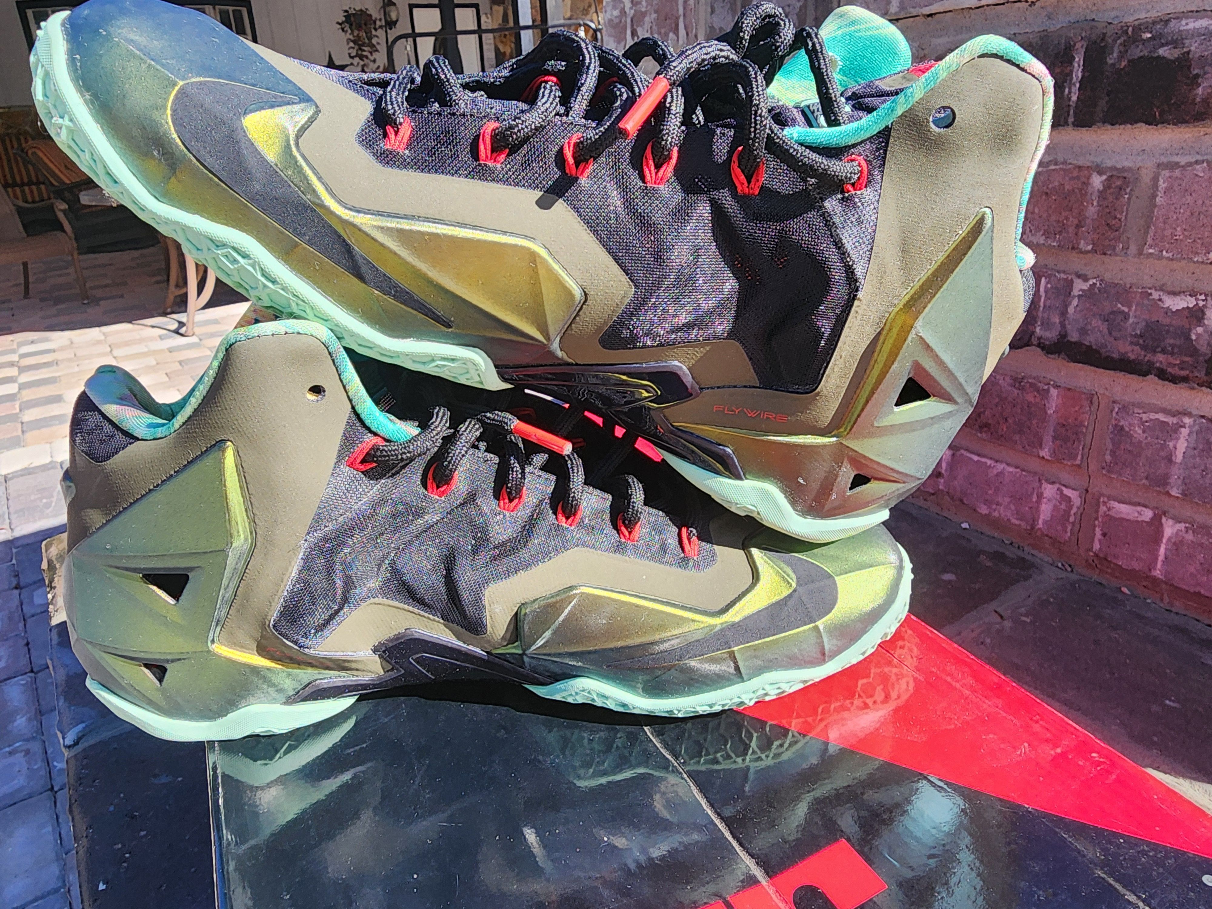 Nike Lebron 11s Kings Pride Size 9.5 Size US 9.5 / EU 42-43 - 2 Thumbnail
