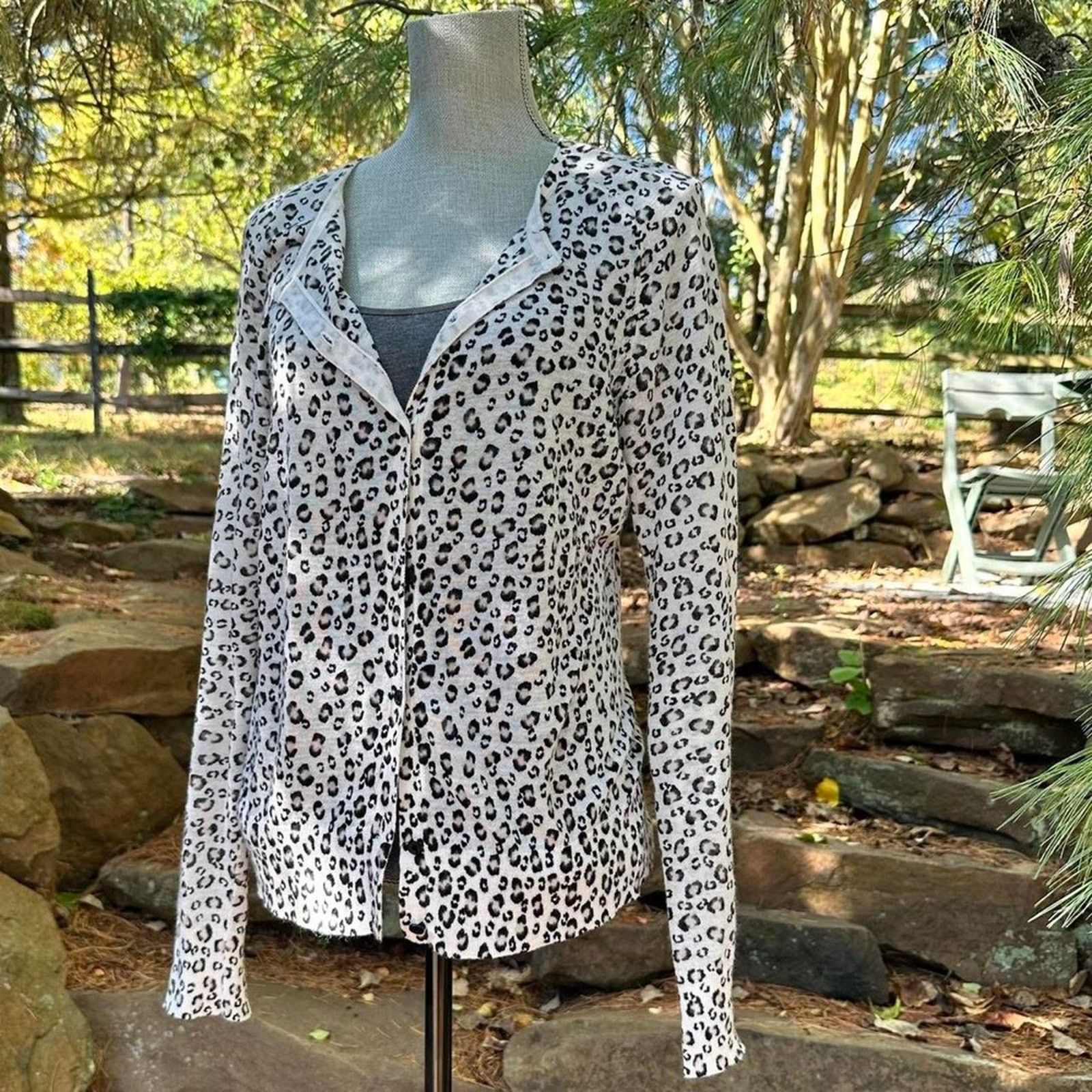 Ann Taylor Leopard long sleeve cardigan medium Size L / US 10 / IT 46 - 1 Thumbnail