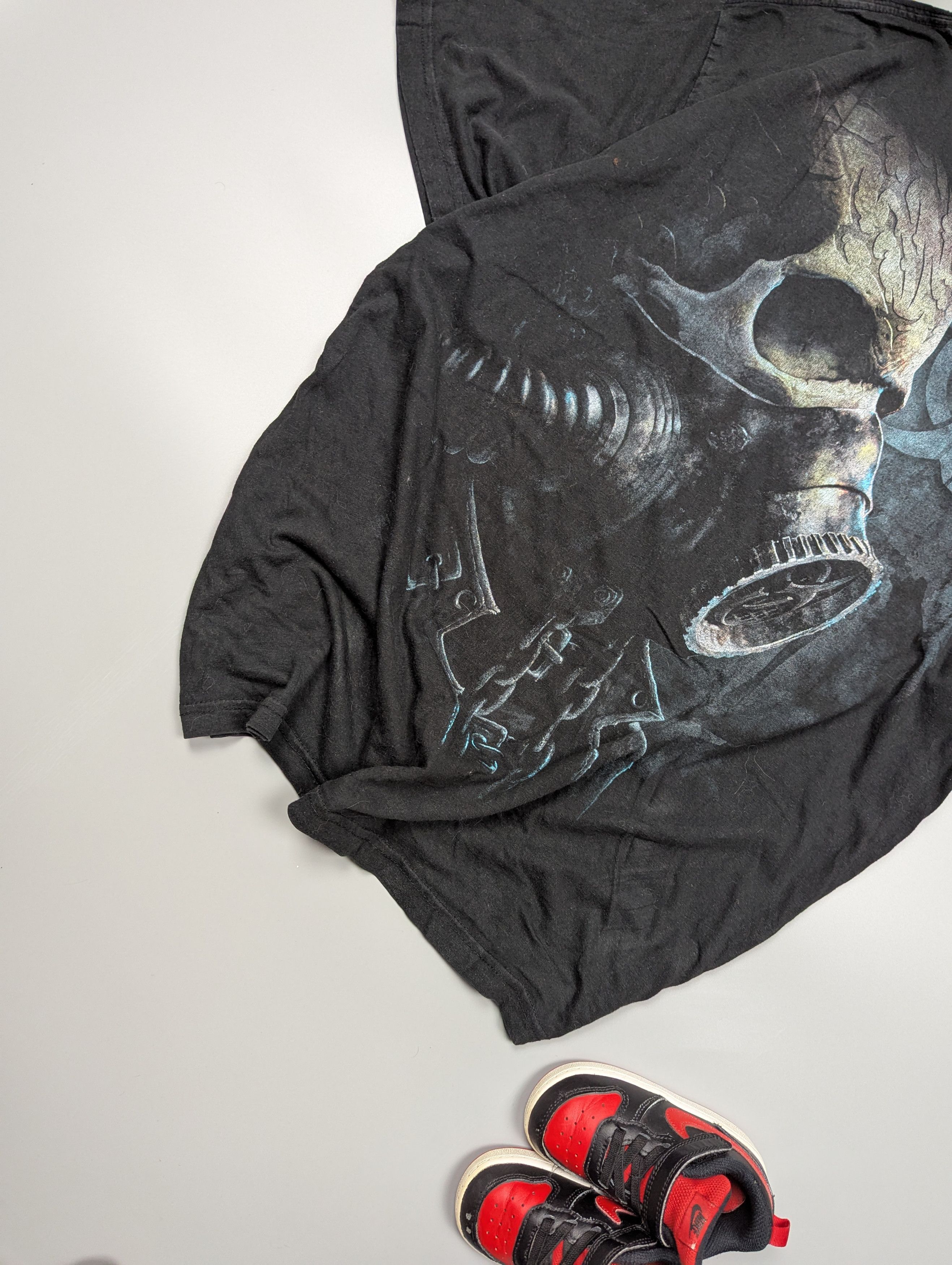 Band Tees Y2K Spiral Skull Gas Mask T-Shirt Grunge Retro Vintage Tee Size US XXL / EU 58 / 5 - 9 Thumbnail