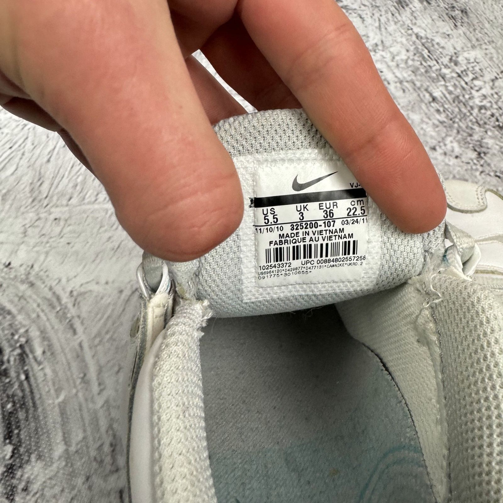 Nike Nike Shox 325200-107 Womens White Leather Sneakers Shoes 5.5 Size US 5.5 / IT 35.5 - 3 Thumbnail