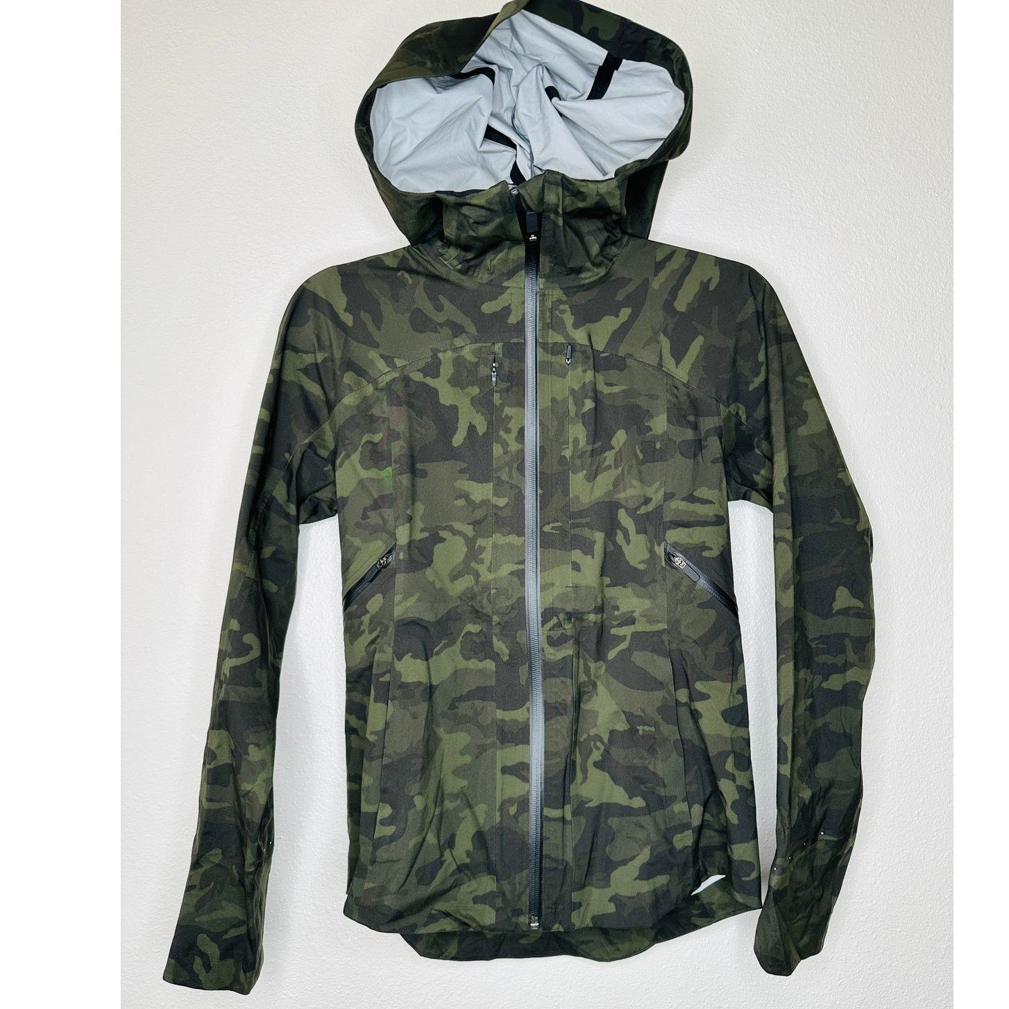 Lululemon Lululemon Olive Green & Black Camo Front Zip Hooded Jacket 2 Size XS / US 0-2 / IT 36-38 - 2 Thumbnail