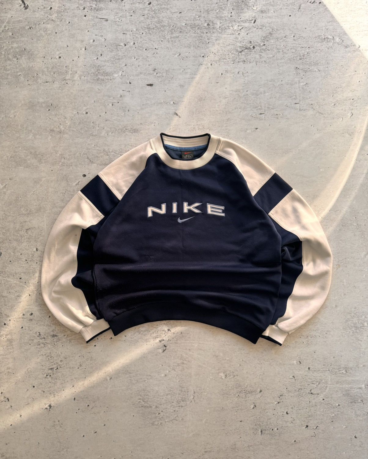 Nike × Vintage NIKE VINTAGE CENTER LOGO OVERSIZE BOXY SWEATSHIRT Size US S / EU 44-46 / 1 - 1 Thumbnail