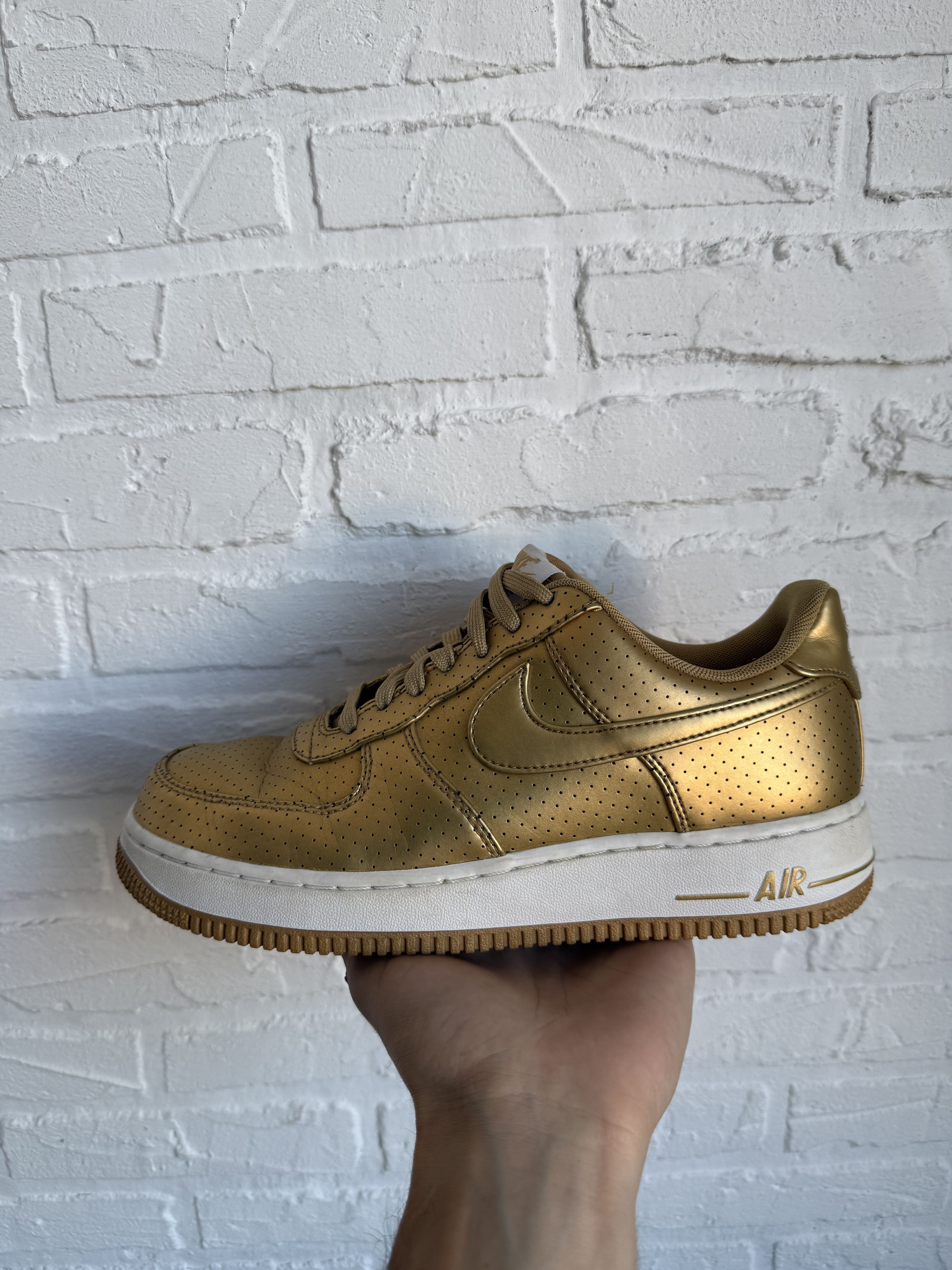 Nike Nike Air Force 1 Low '07 LV8 'Gold' sneakers Size US 7 / EU 40 - 1 Thumbnail
