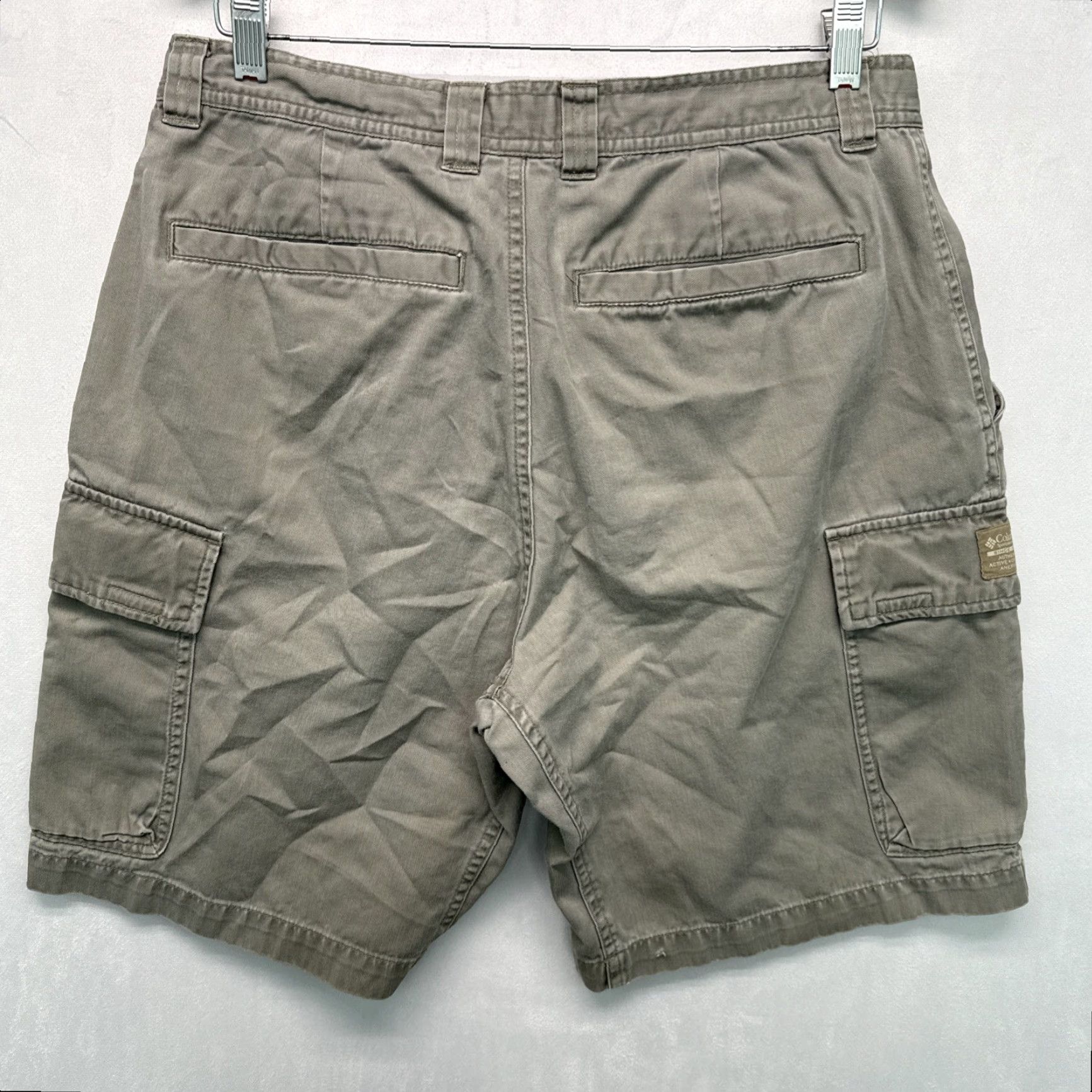 Vintage Columbia Men's Cargo Shorts 32W Green 100% Cotton Modern Classic Flat Front Belt Loops Cargo Pockets Regular Rise High Design sizing: 32 waist Size US 32 / EU 48 - 6 Thumbnail