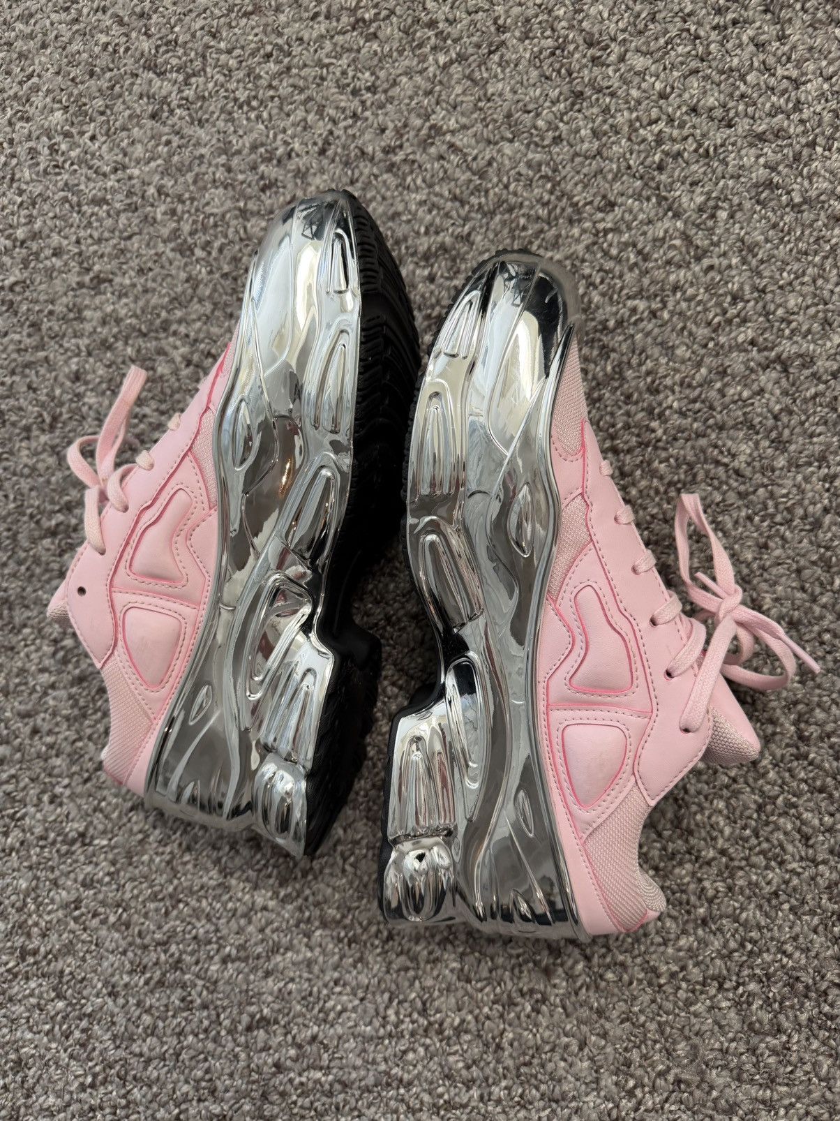 Adidas × Raf Simons Ozweego Pink Chrome Raf Simons x Adidas Size US 7.5 / EU 40-41 - 13 Thumbnail