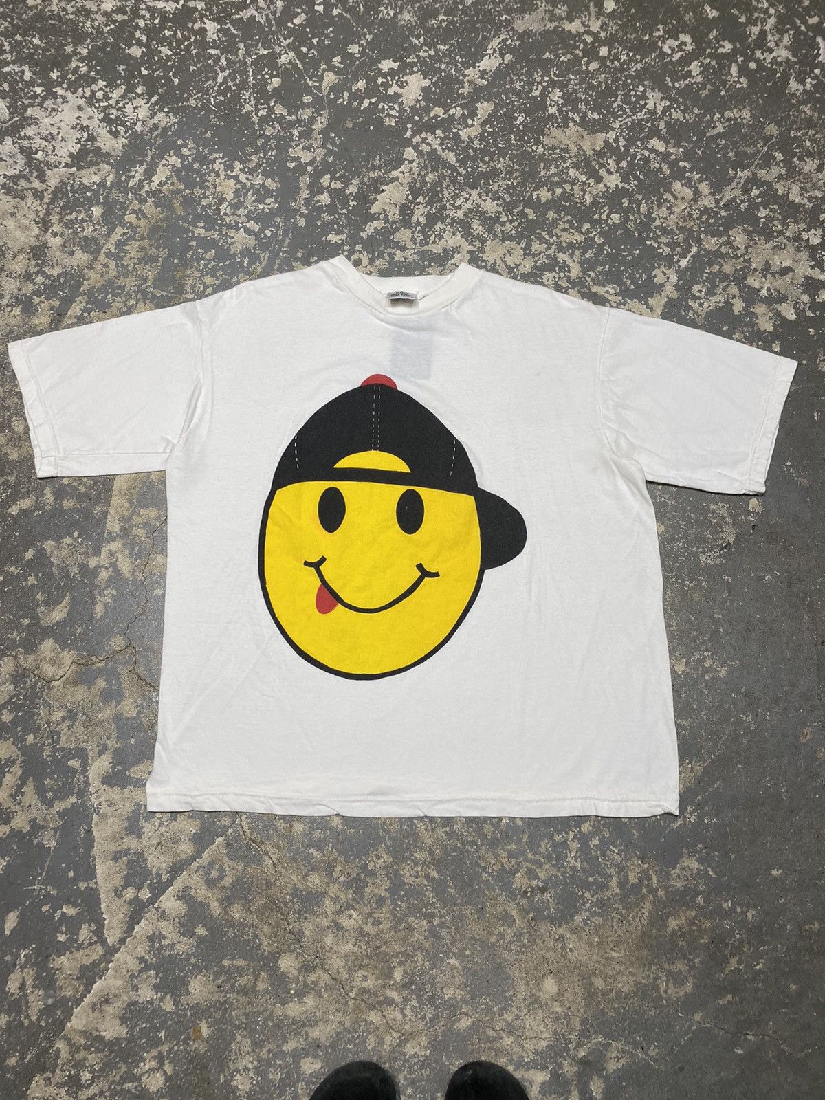 Japanese Brand × Vintage Vintage Smiley Face Hat Funny Tongue 90s New Tshirt Size US L / EU 52-54 / 3 - 1 Thumbnail