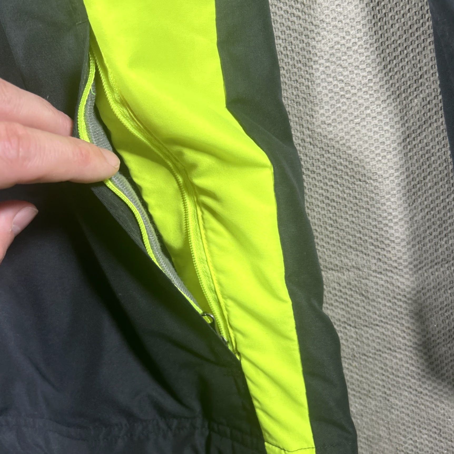 Under Armour Under Armour Jacket Mens L Reg Black All Season Gear 1/4 Zip Windbreaker Neon Size US L / EU 52-54 / 3 - 2 Thumbnail