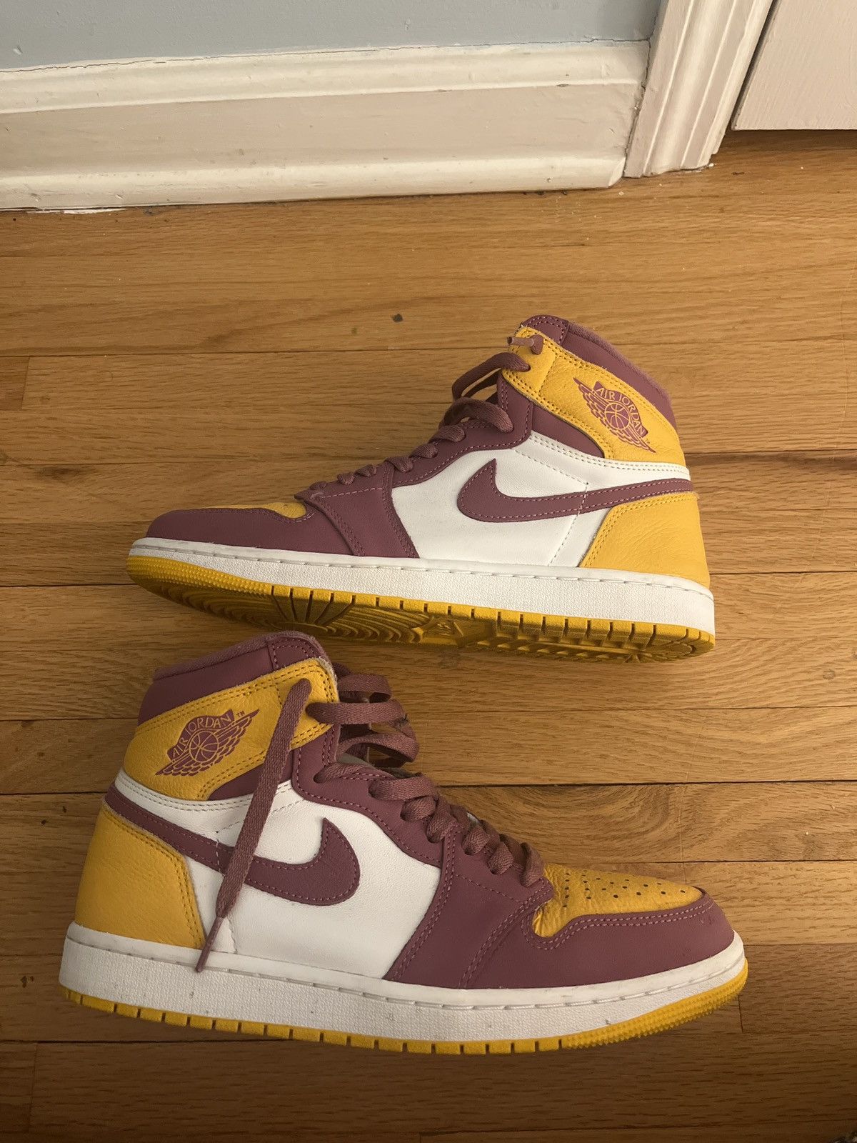 Jordan Brand × Nike Jordan 1 Retro High OG Brotherhood Size 9.5 Size US 9.5 / EU 42-43 - 1 Thumbnail