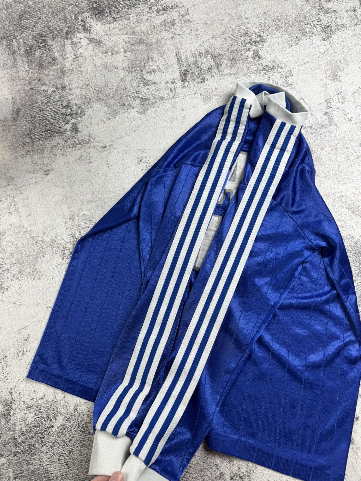 Adidas CAVS 80s 90s Adidas Cleveland Cavaliers NBA Blue RARE Longsleeve Jersey T Shirt Size US XL / EU 56 / 4 - 10 Thumbnail