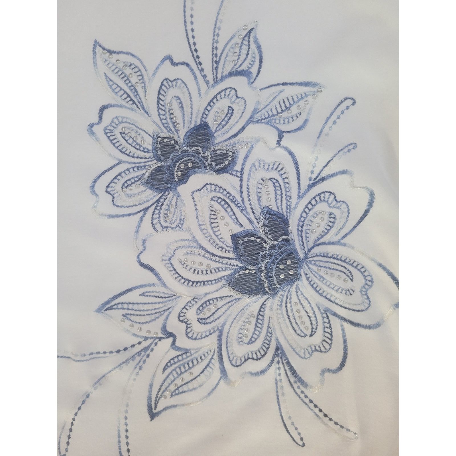 Other Alfred Dunner Wht/Denim Flower Shirt V Neck Sz M Size M / US 6-8 / IT 42-44 - 4 Thumbnail