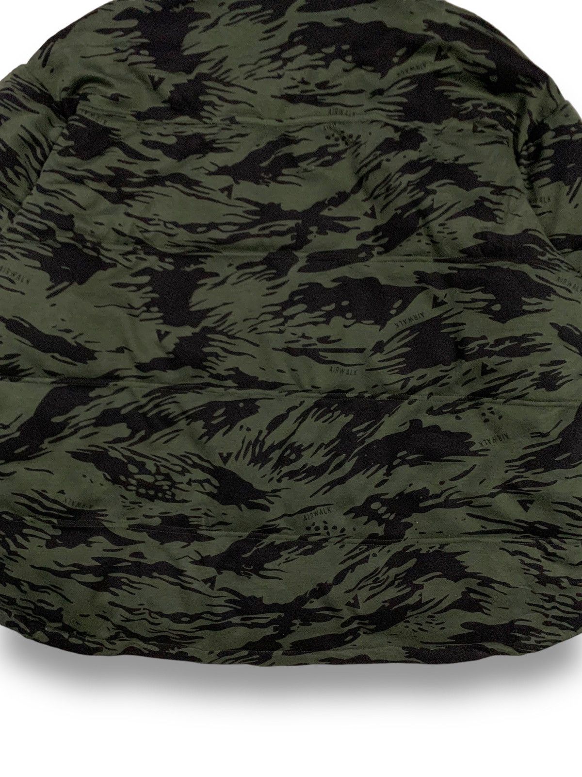 Airwalk AIRWALK Camo Padded Puffer Down Jacket Travis Scott Style Size US XXL / EU 58 / 5 - 16 Thumbnail