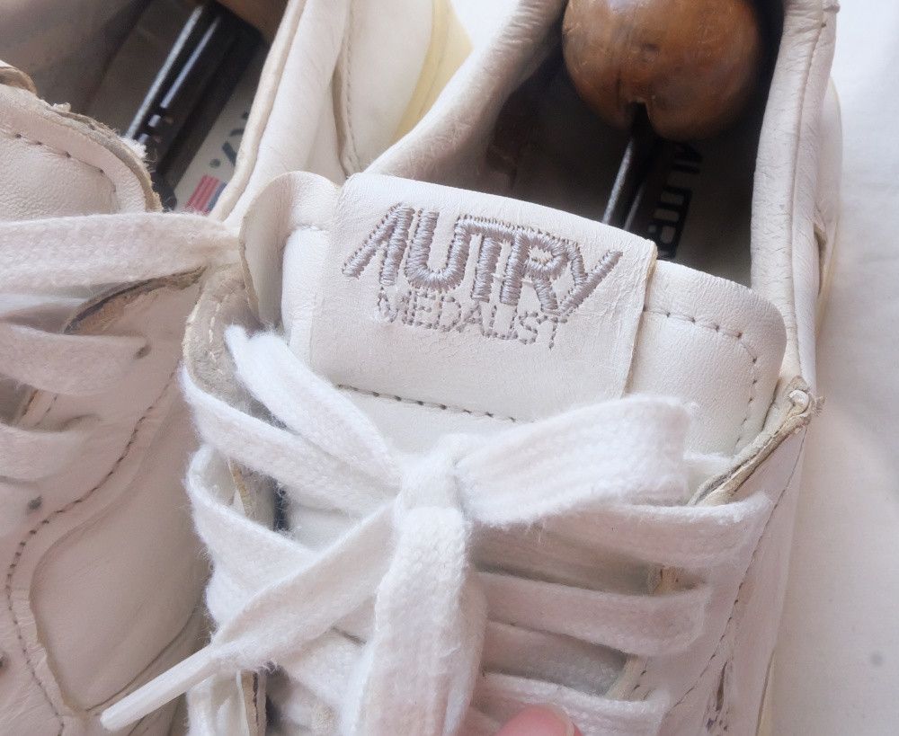 AUTRY Autry Medalist Low Leather Size US 9 / EU 42 - 2 Thumbnail