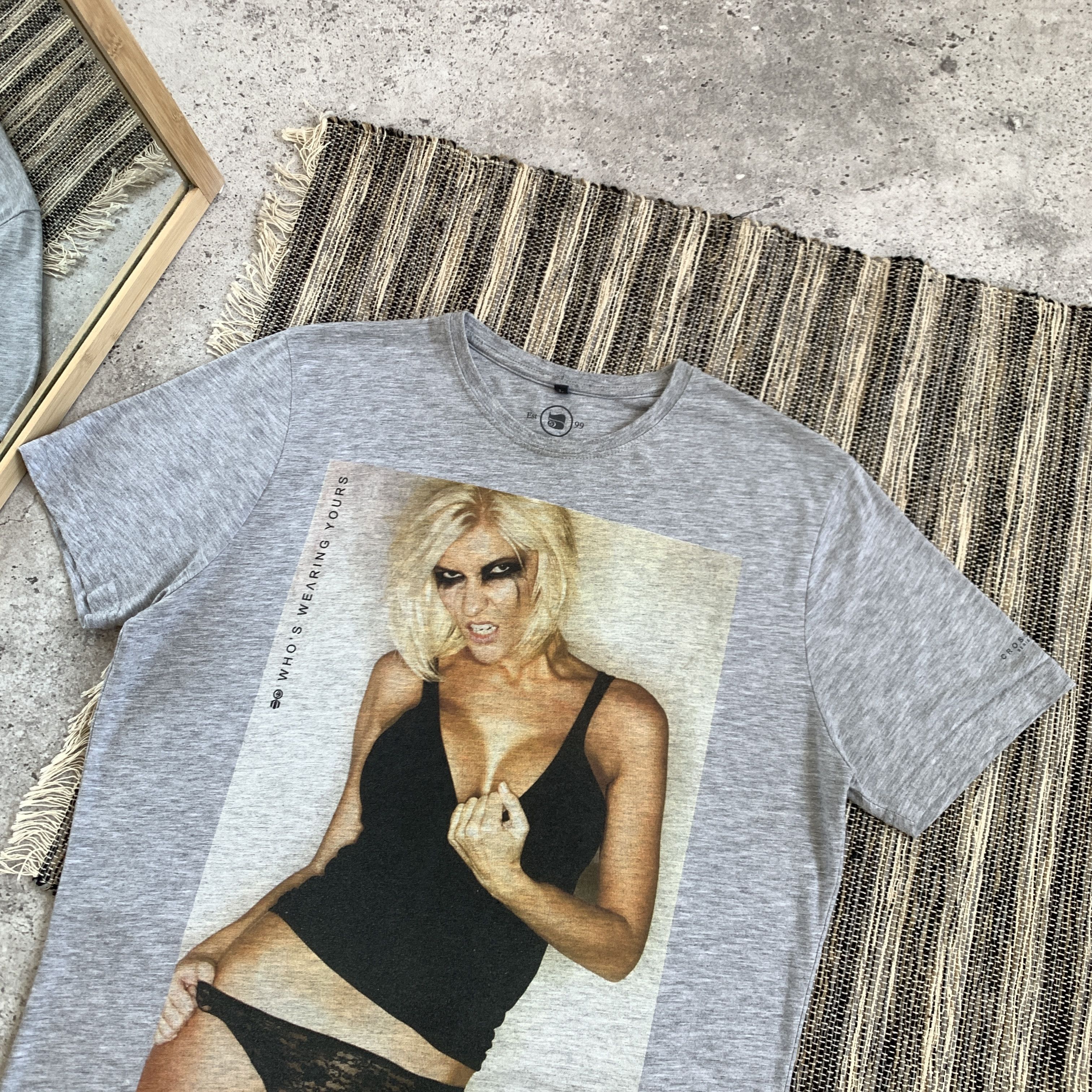 Vintage Vintage 18+ Sex Titis Girl Graphic Crosshatch Grey Tee Shirt Size US L / EU 52-54 / 3 - 3 Thumbnail