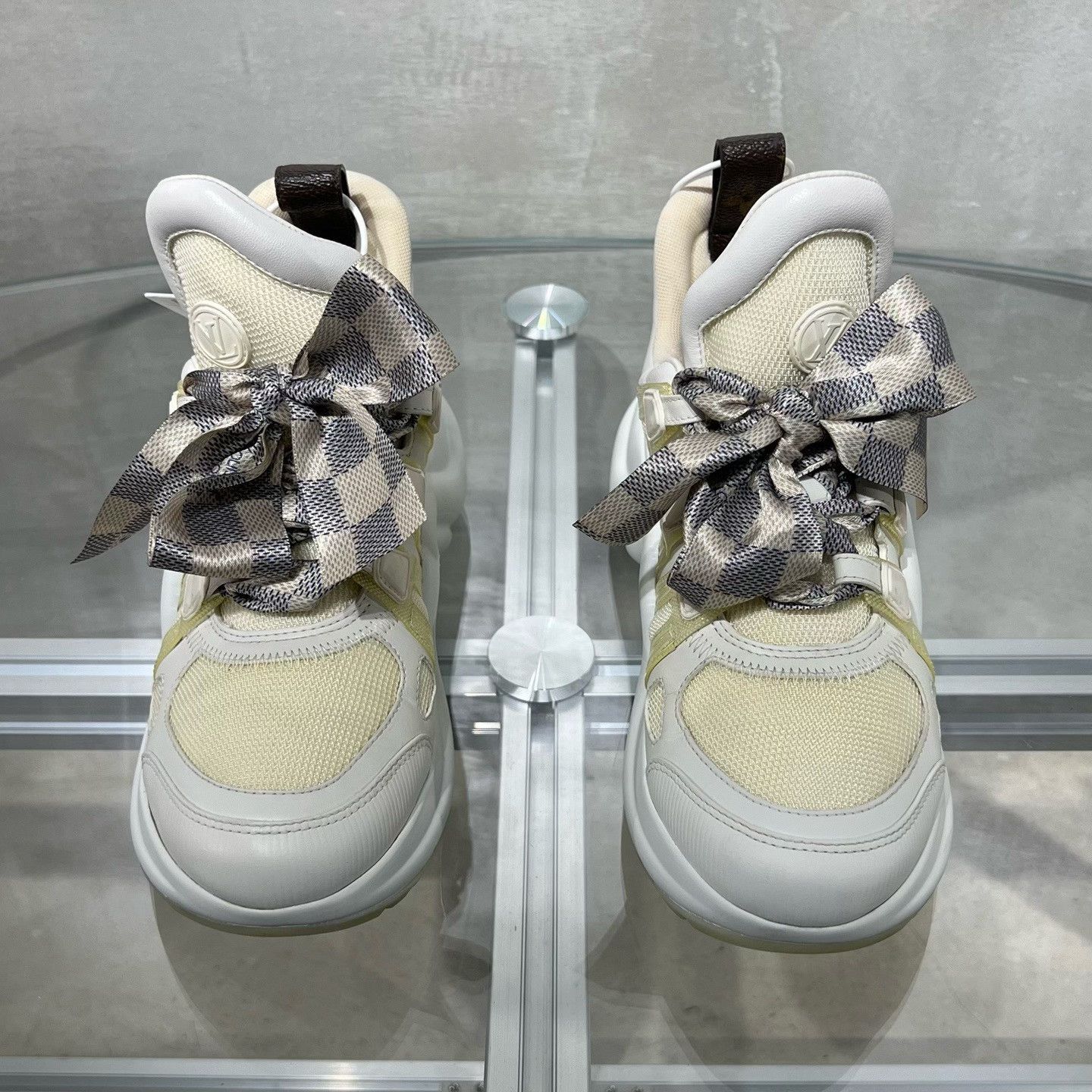Louis Vuitton Louis Vuitton White Lowtop Sneakers it_36 Women Size US 6 / IT 36 - 1 Thumbnail