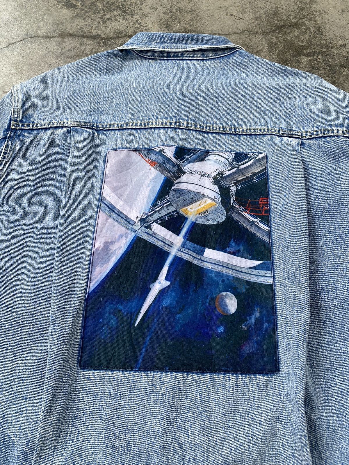 Vintage Vintage 2001 A Space Odyssey Movie Faded Denim Jacket Size US L / EU 52-54 / 3 - 3 Thumbnail
