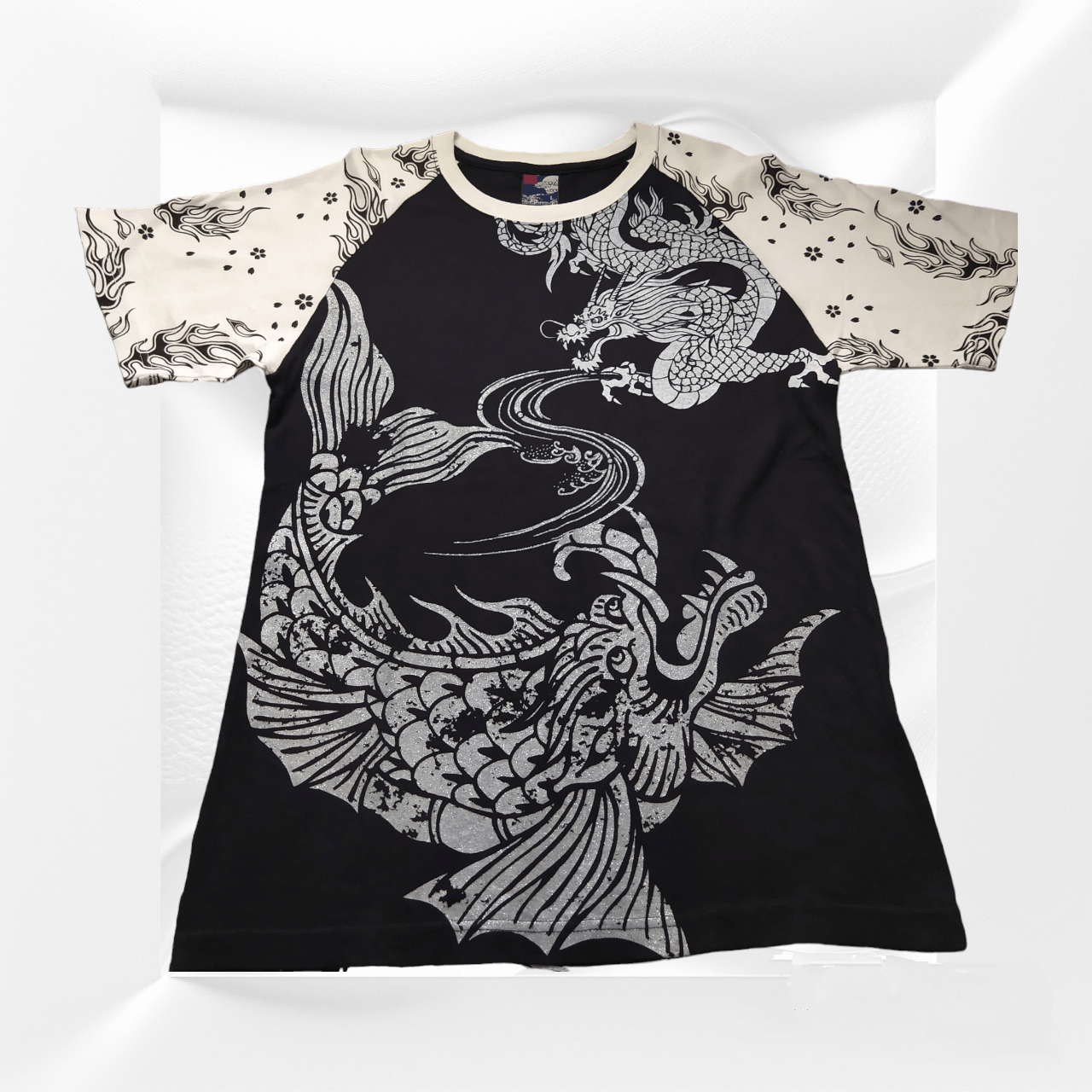 Vintage Vintage Japanese Brand Dragon & Koi Tee Silver Foil Graphic Size US M / EU 48-50 / 2 - 1 Thumbnail