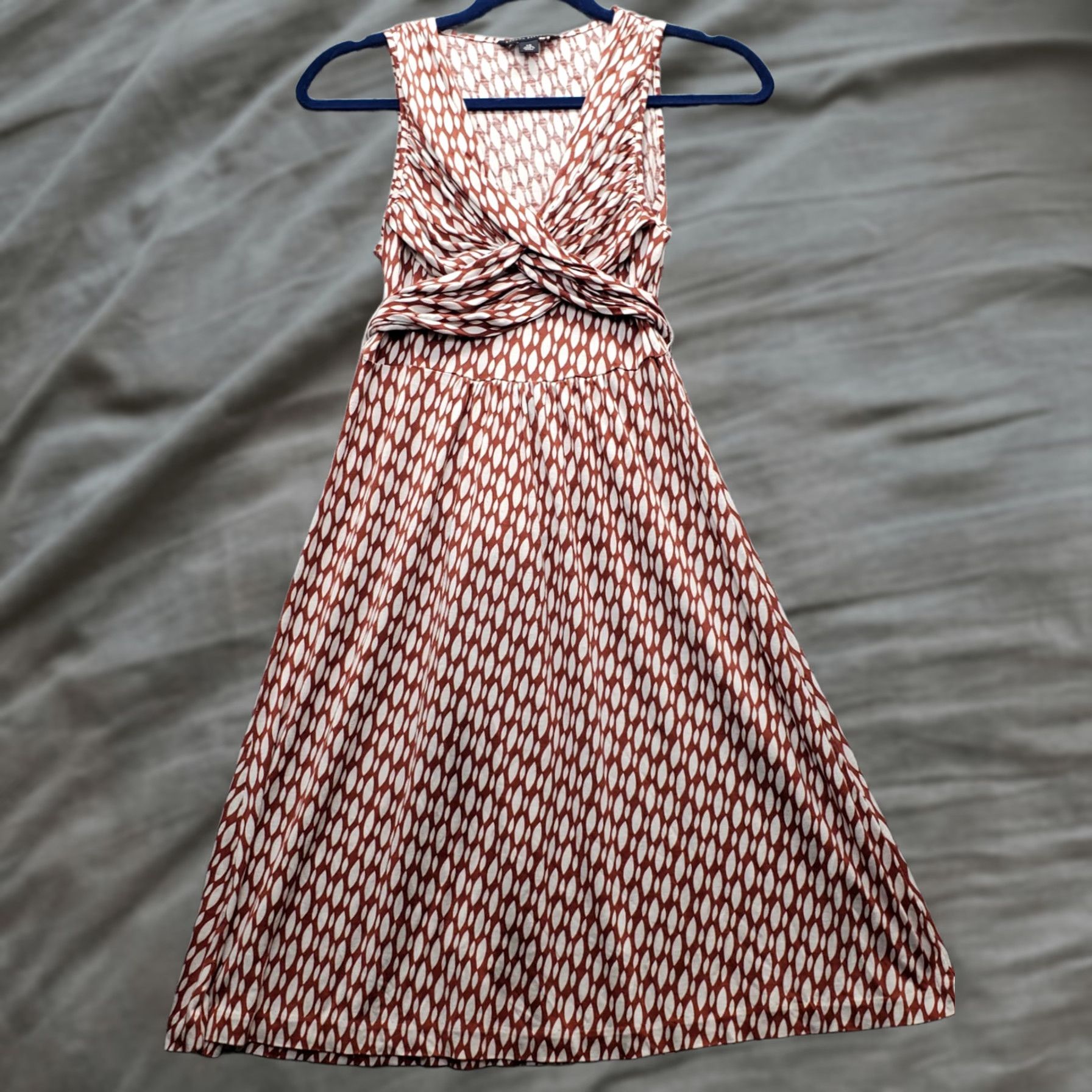 Banana Republic Banana Republic Women XS Brown Geo Print Silk Fit & Flare Dress Sleeveless Midi Pleated Tie Back Geometric Print N/A N/A Size XS / US 0-2 / IT 36-38 - 1 Thumbnail
