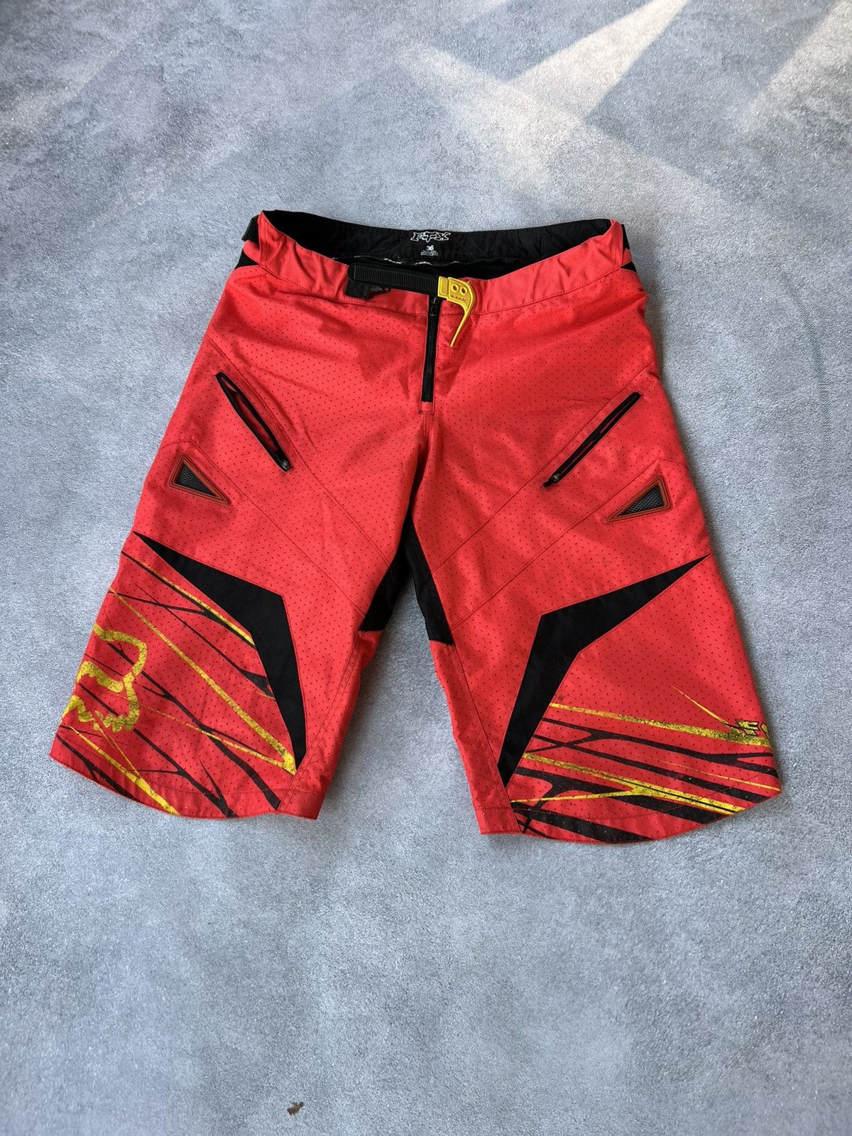 Fox Racing Fox Racing Vintage Moto Shorts – Size 36, killer red 🚨. Size US 36 / EU 52 - 2 Thumbnail