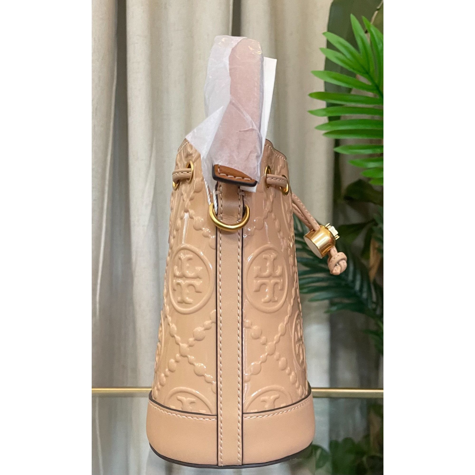 Tory Burch NWT! Tory Burch T Monogram Embossed Patent Leather Bucket Ba Size ONE SIZE - 9 Thumbnail