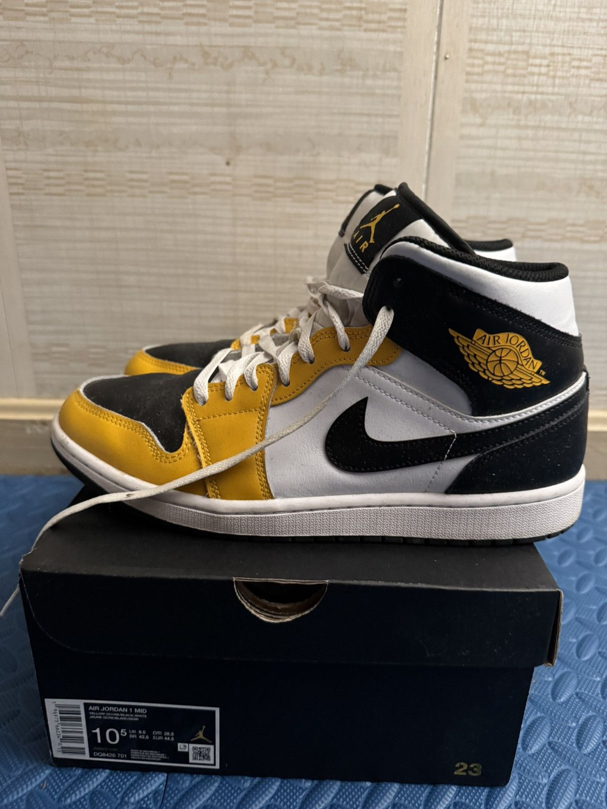 Jordan Brand Air Jordan 1 Mid Size US 10.5 / EU 43-44 - 4 Thumbnail