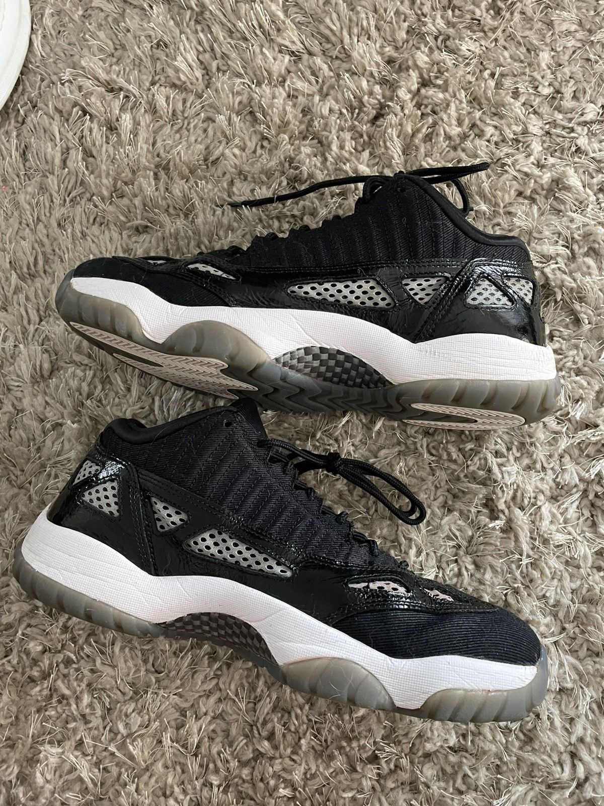 Jordan Brand Jordan 11 Low IE Space Jam Size US 9.5 / EU 42-43 - 3 Thumbnail