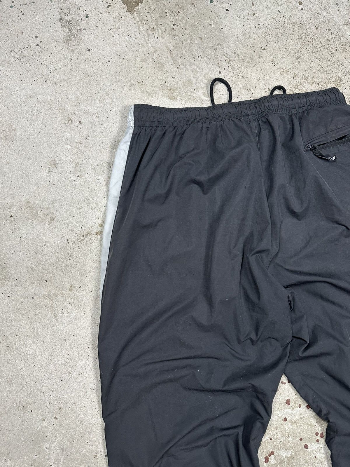 Nike Vintage Y2K Nike SB Baggy Black Track Pants Swoosh Size US 34 / EU 50 - 13 Thumbnail