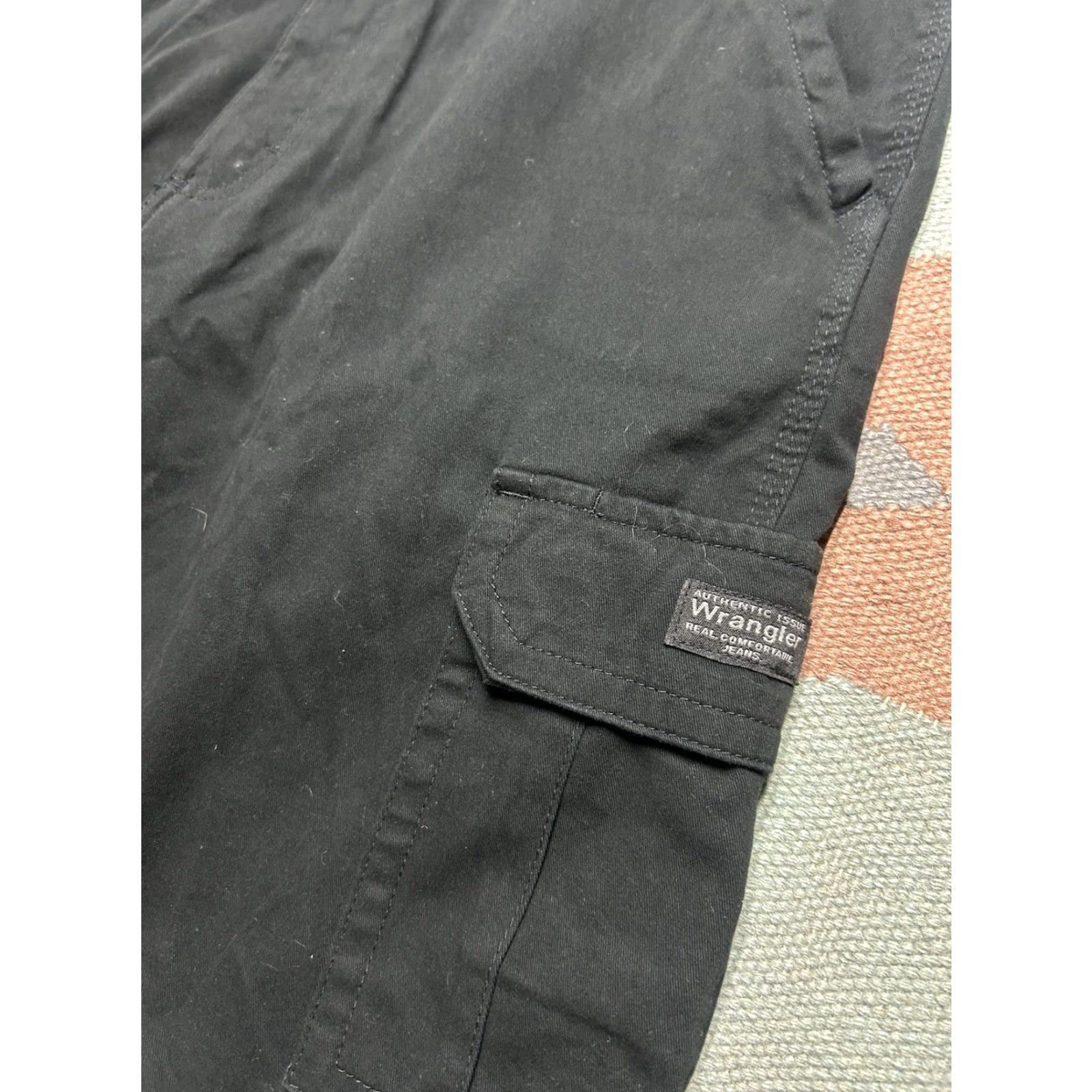 Wrangler VINTAGE Wrangler Cargo Shorts Black Cotton Twill Mens 36 Utility Pockets Skater Chino 10.5” Inseam 23” Outseam 36”? Size US 36 / EU 52 - 2 Thumbnail