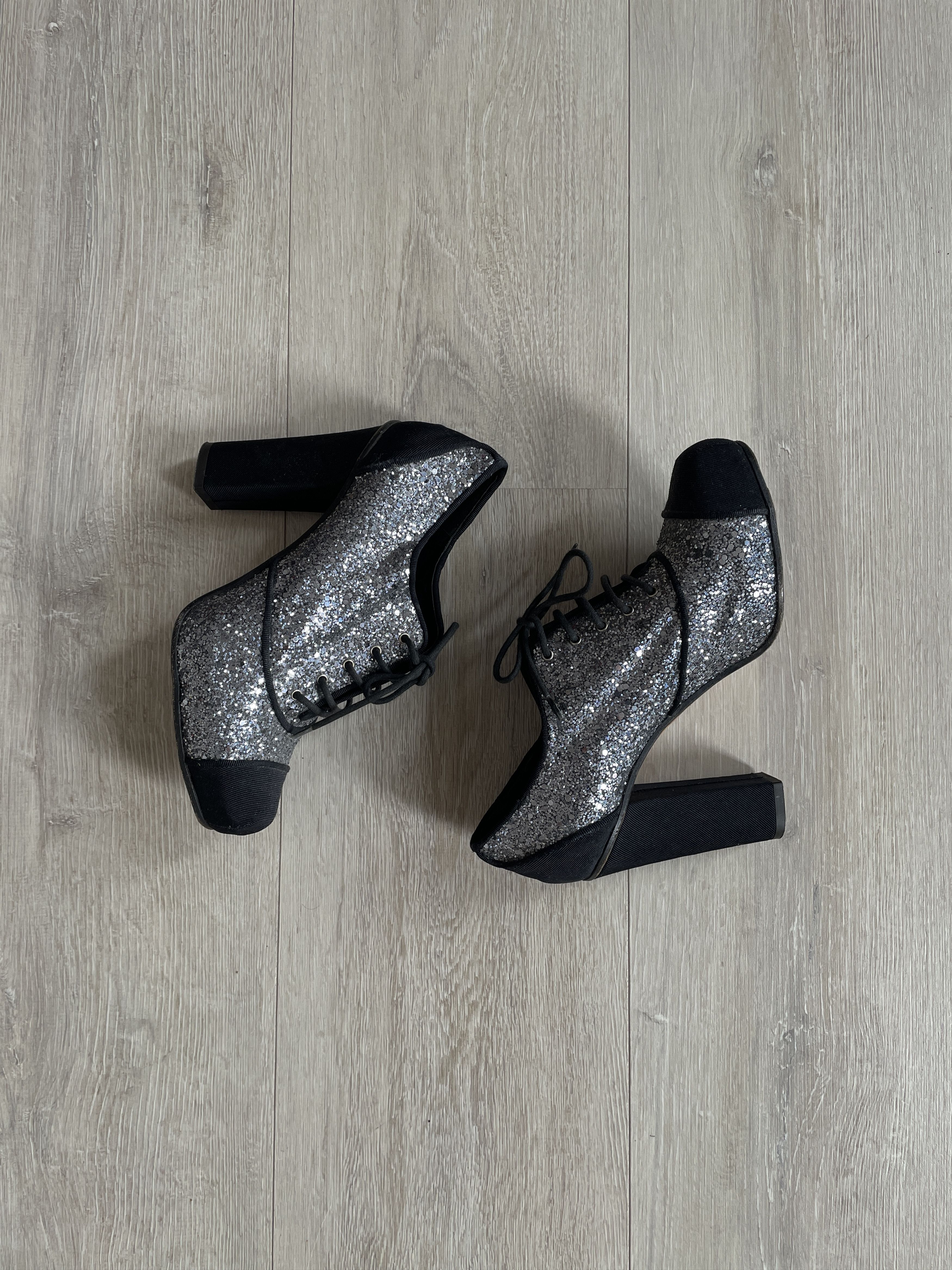 Dsquared2 Dsquared2 AW10 hockey collection glitter heels Size US 7 / IT 37 - 2 Thumbnail