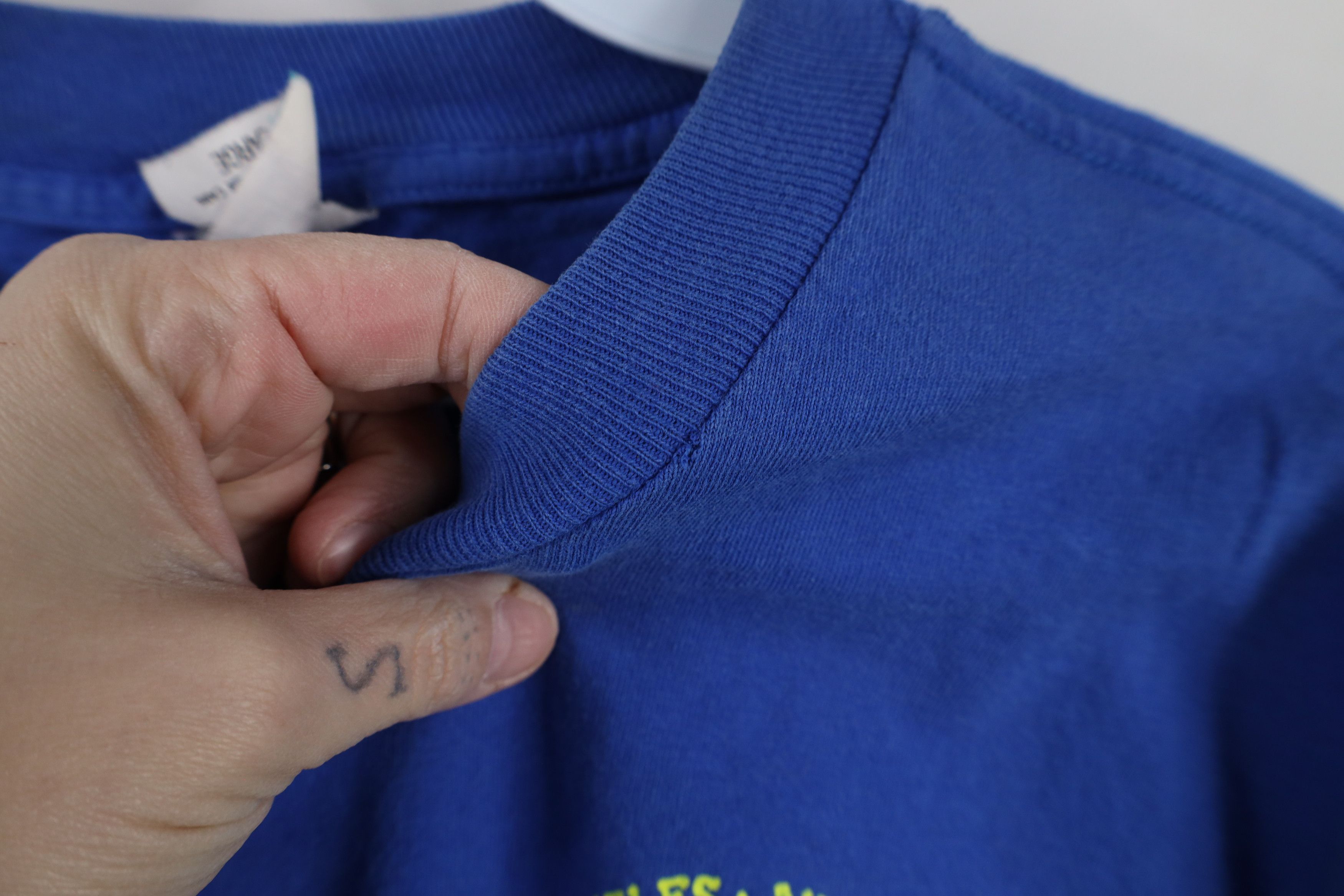 Vintage Vintage 90s Bugle Boy Spell Neon Surfing T-Shirt Blue USA Size US L / EU 52-54 / 3 - 7 Thumbnail